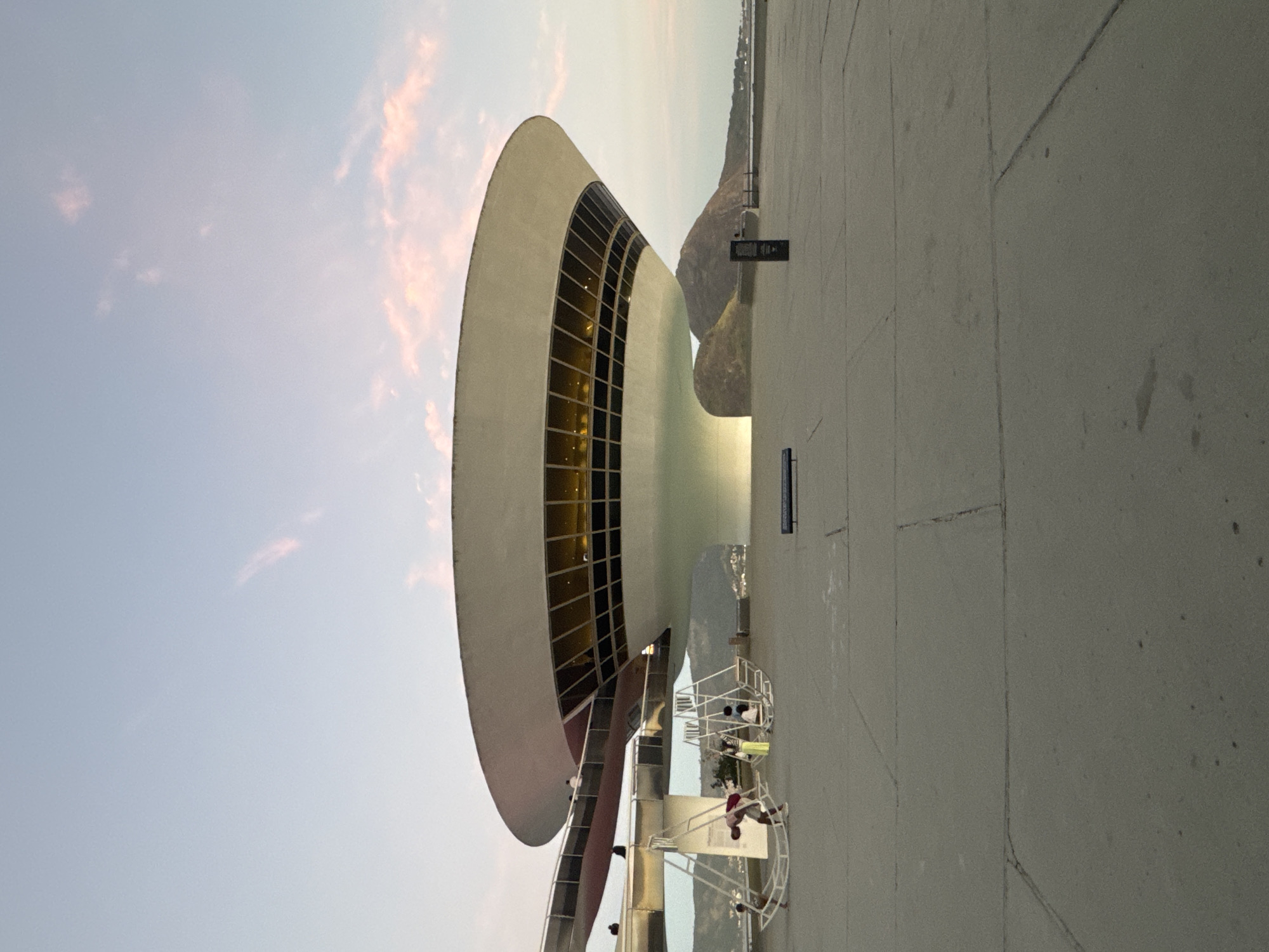 Oscar Niemeyer's UFO-like MAC museum, Niterói waterfront