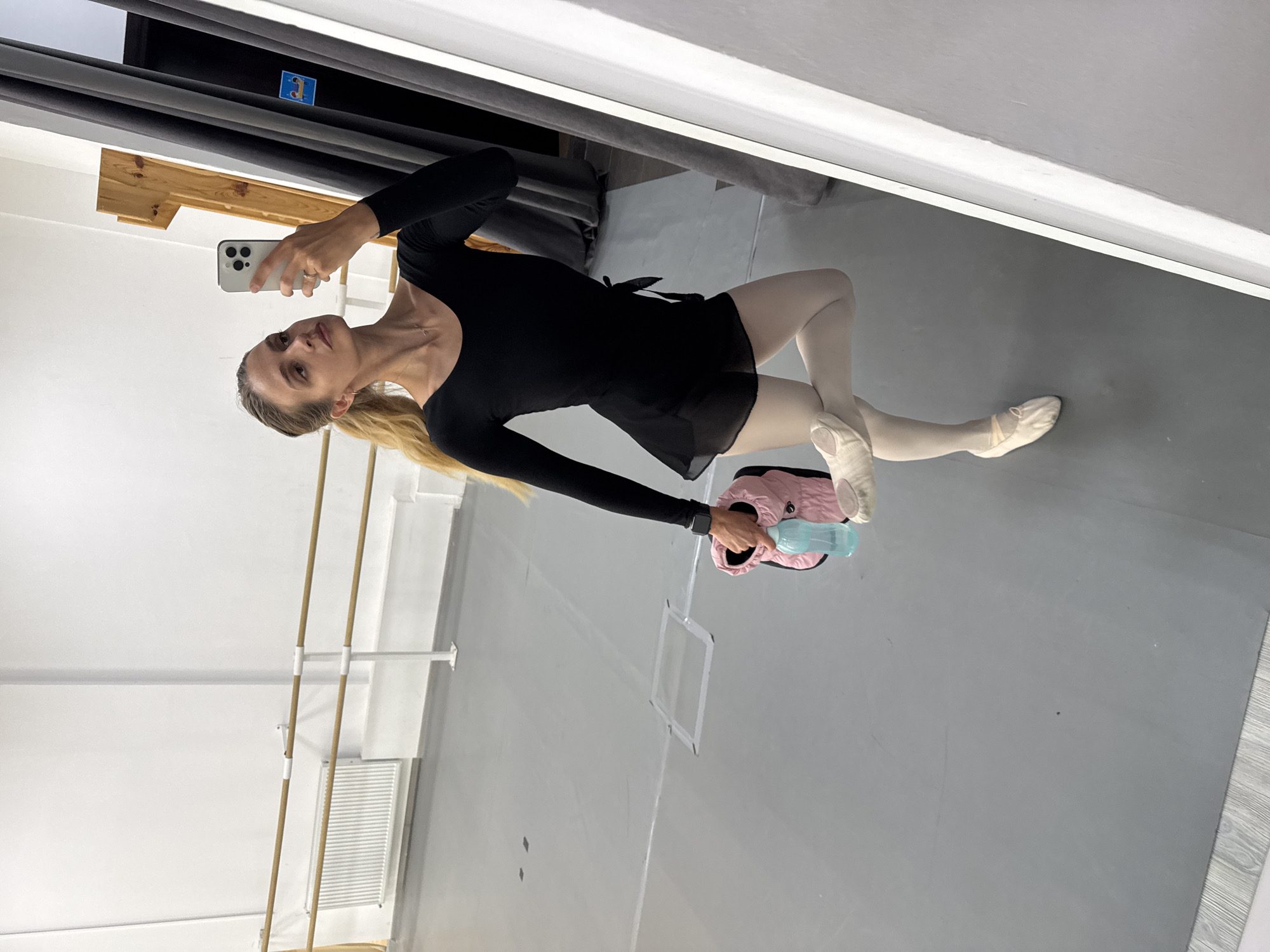 Dancer captures ballet pose selfie in Tbilisi studio mirror