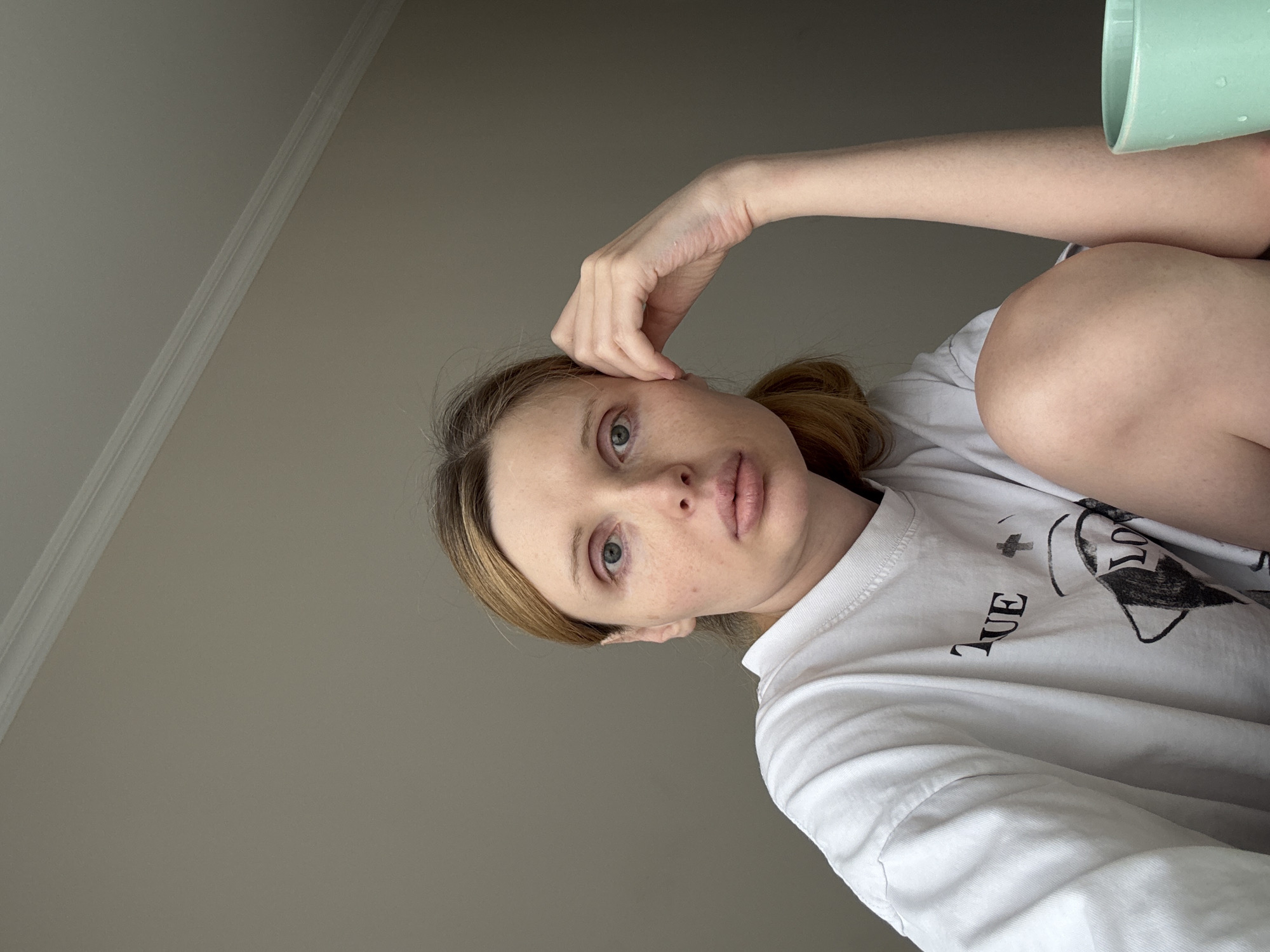 Café morning with selfies and a lavender pastry