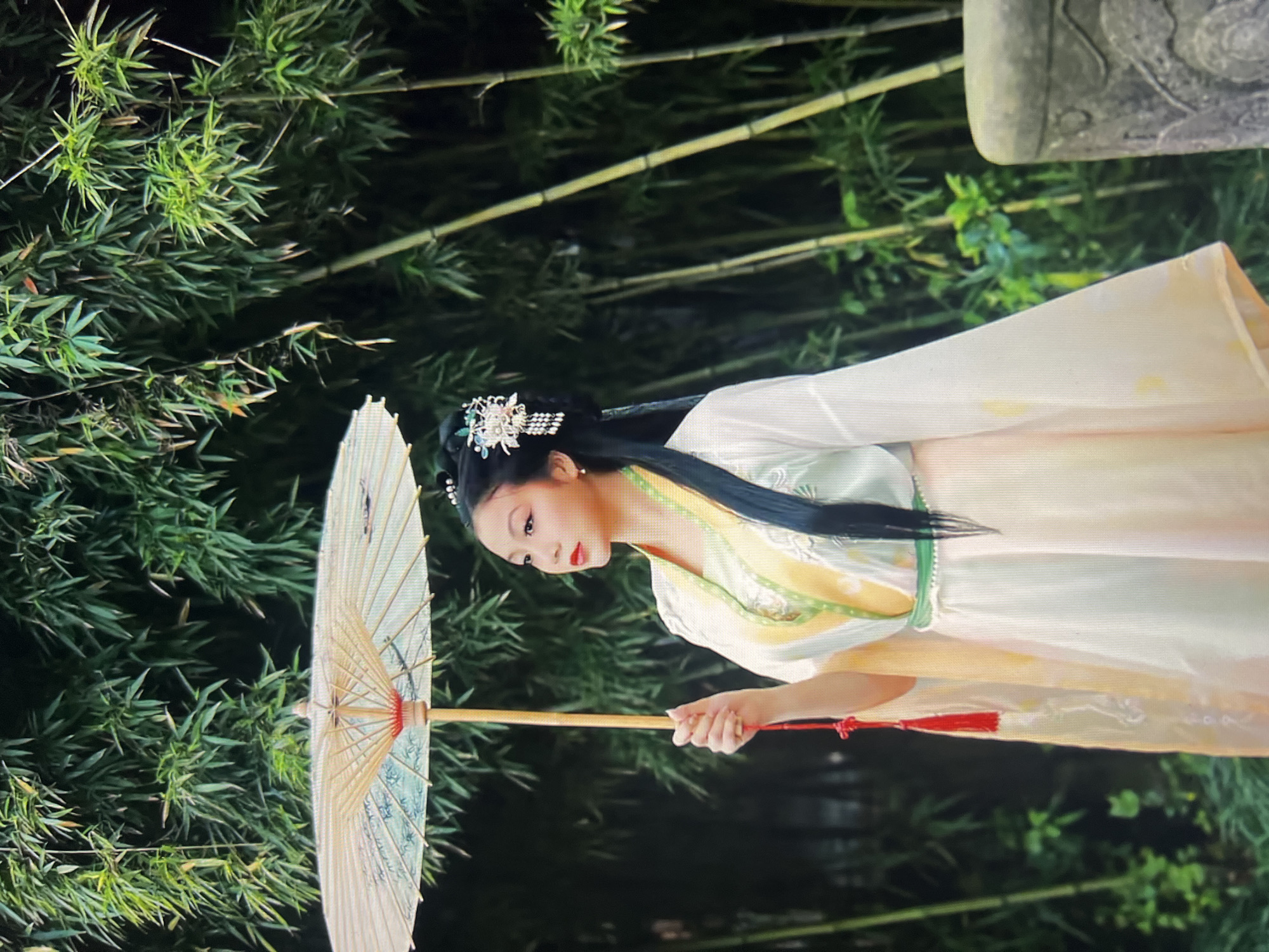 Traditional hanfu and bridal costume shoots across Liandu District