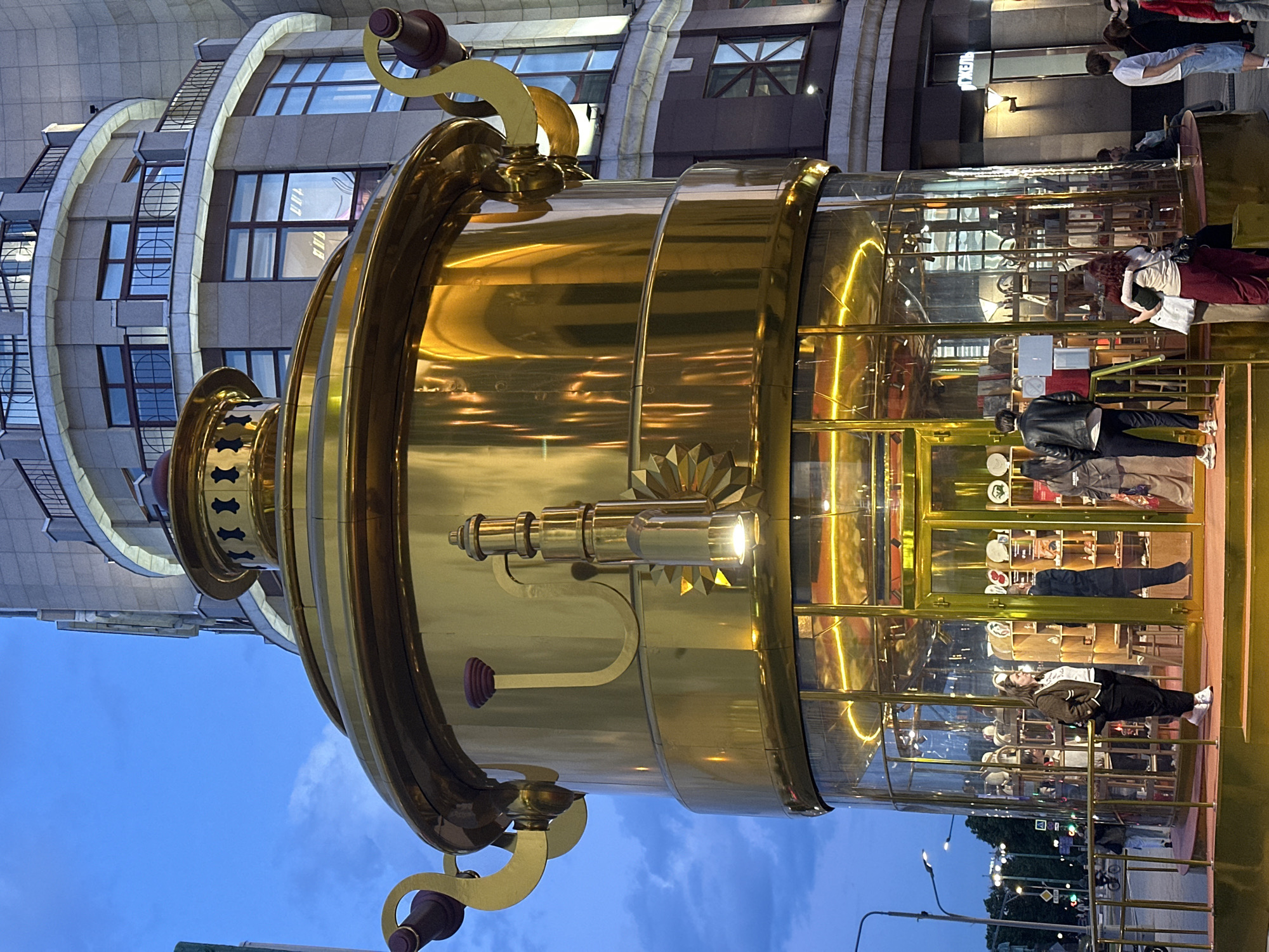 Golden samovar-like structure appears on Moscow street amid motorcyclists