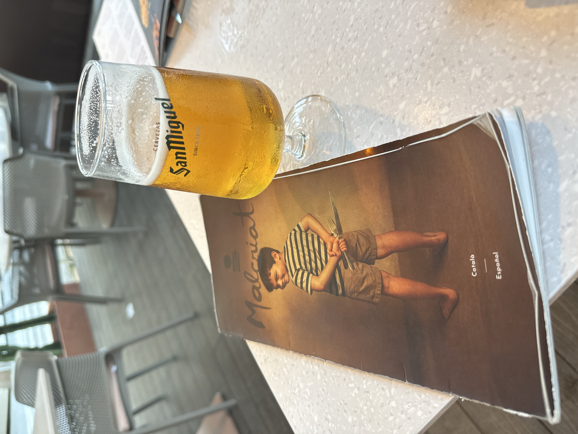 Evening dining and harbor stroll documented in Sant Feliu