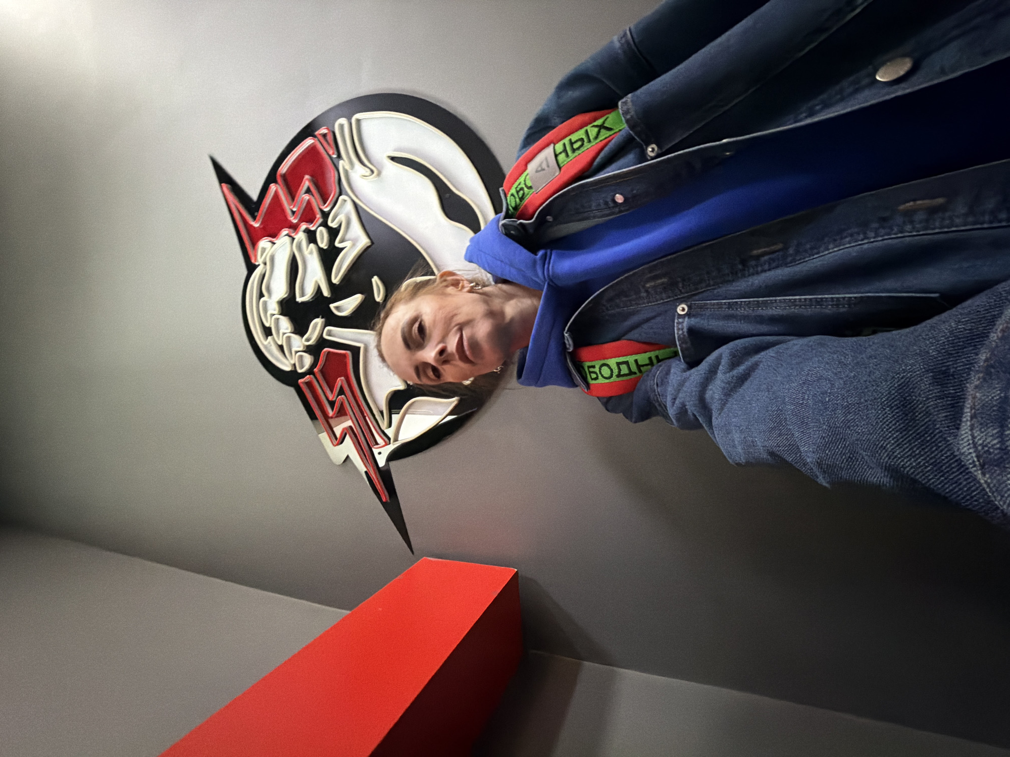 Late-night gym workout documented through selfies in Birobidzhan