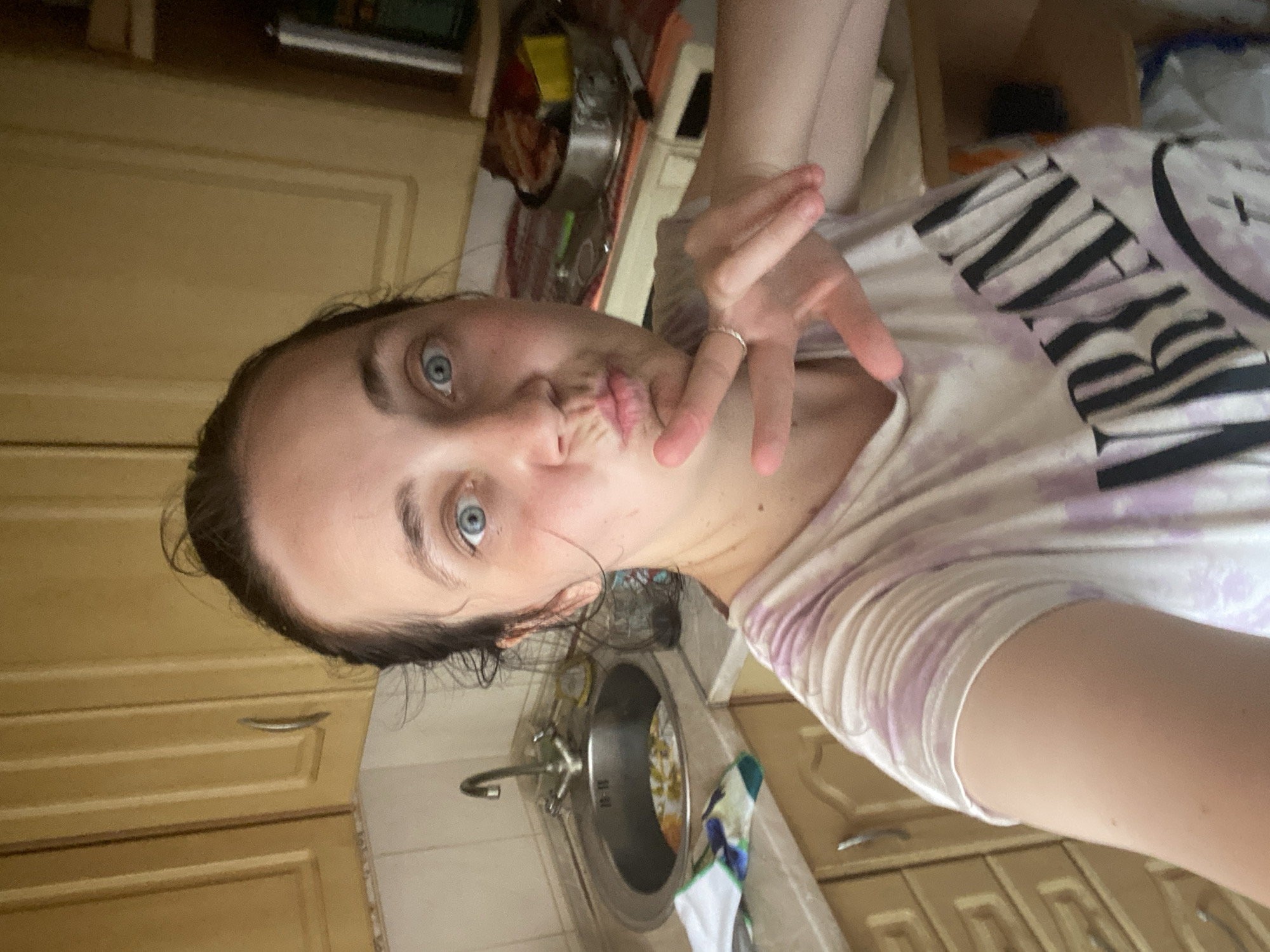 Casual selfie series at home, same outfit, mid-morning.