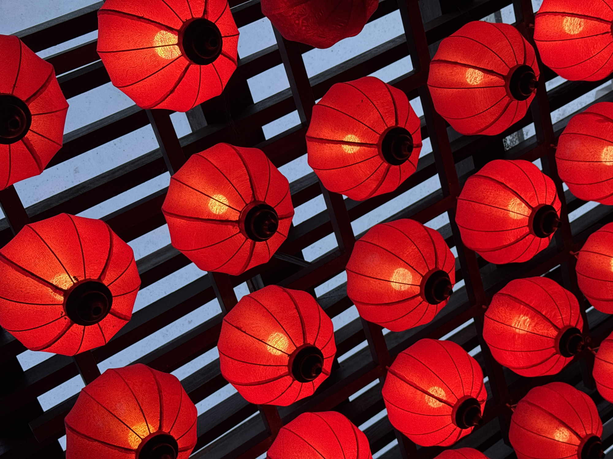 Red lanterns illuminate cultural district in Đà Nẵng