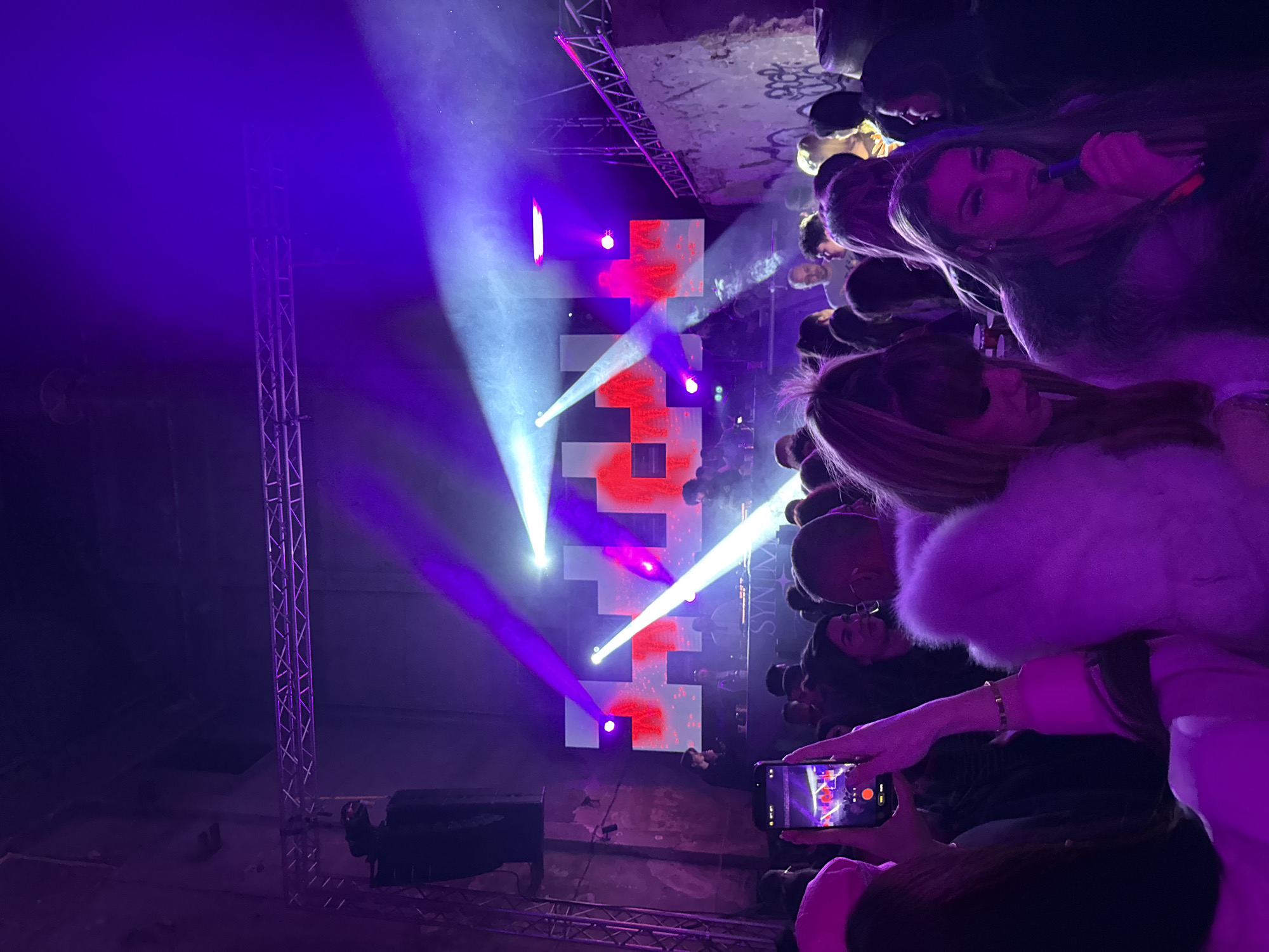 DJ performance draws crowd at underground Varna venue