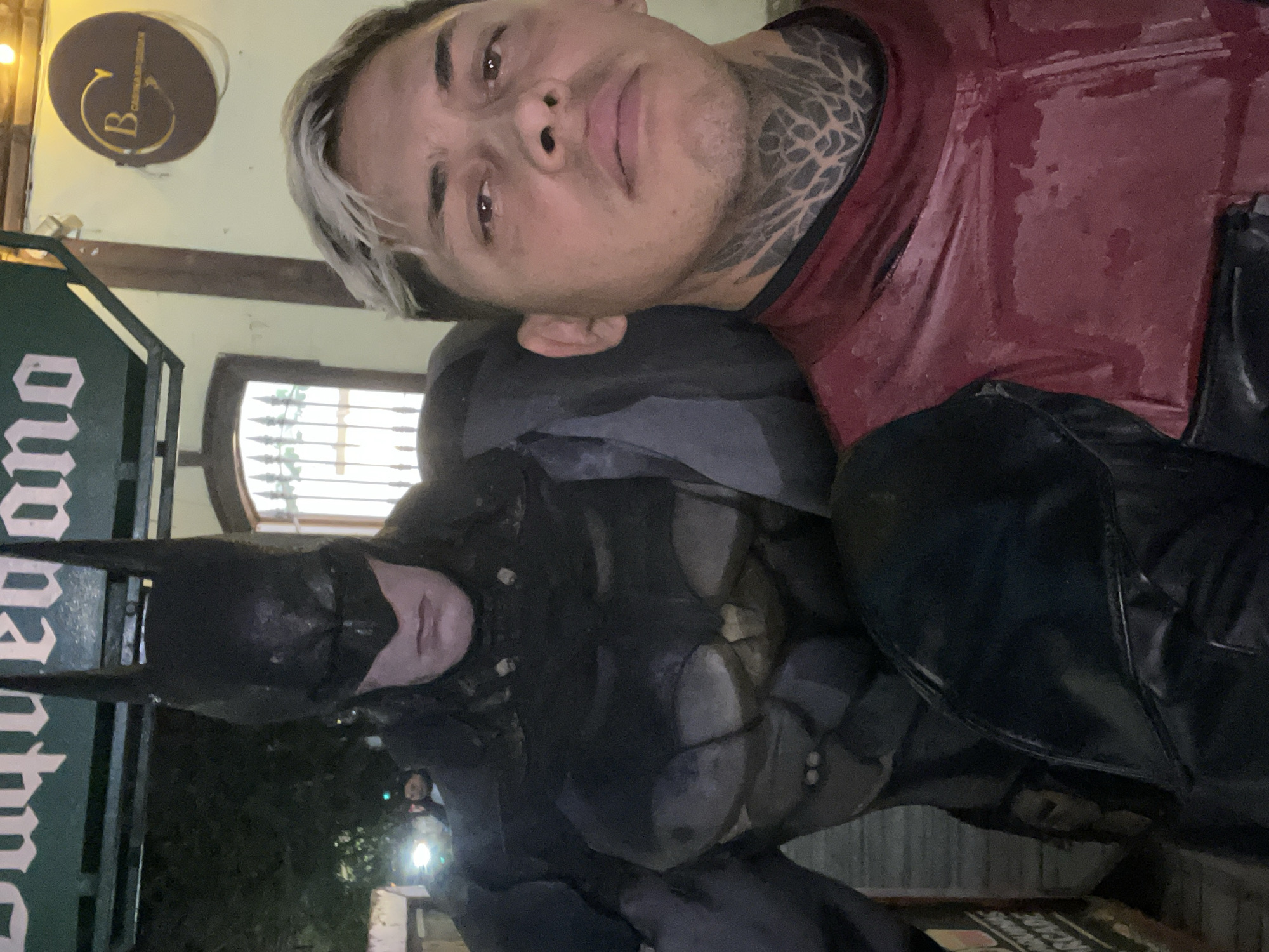 Deadpool cosplayer spotted on Iquique streets with prop gun