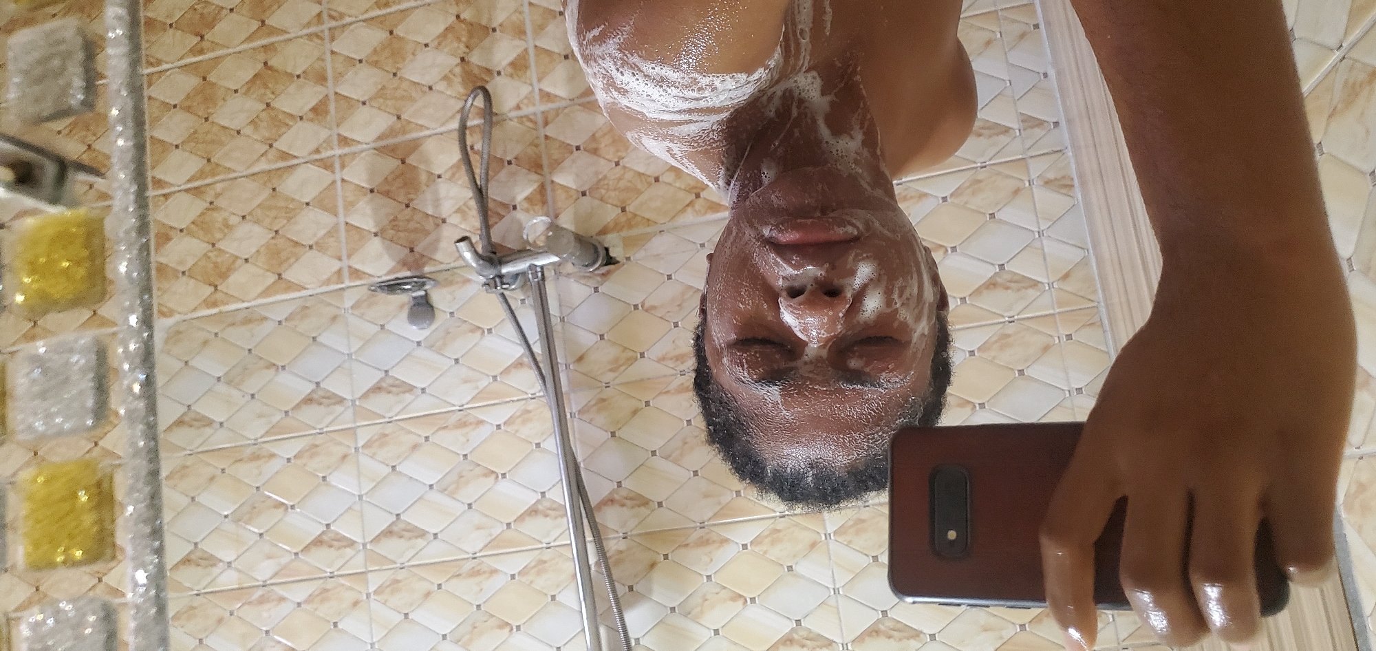 Nigerian woman documents early morning routine in 17 memories