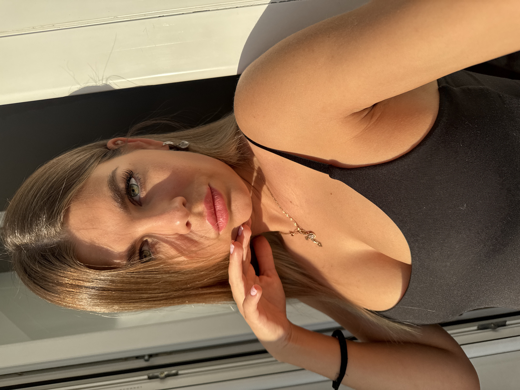 Woman documents afternoon selfie session in Sarapul apartment
