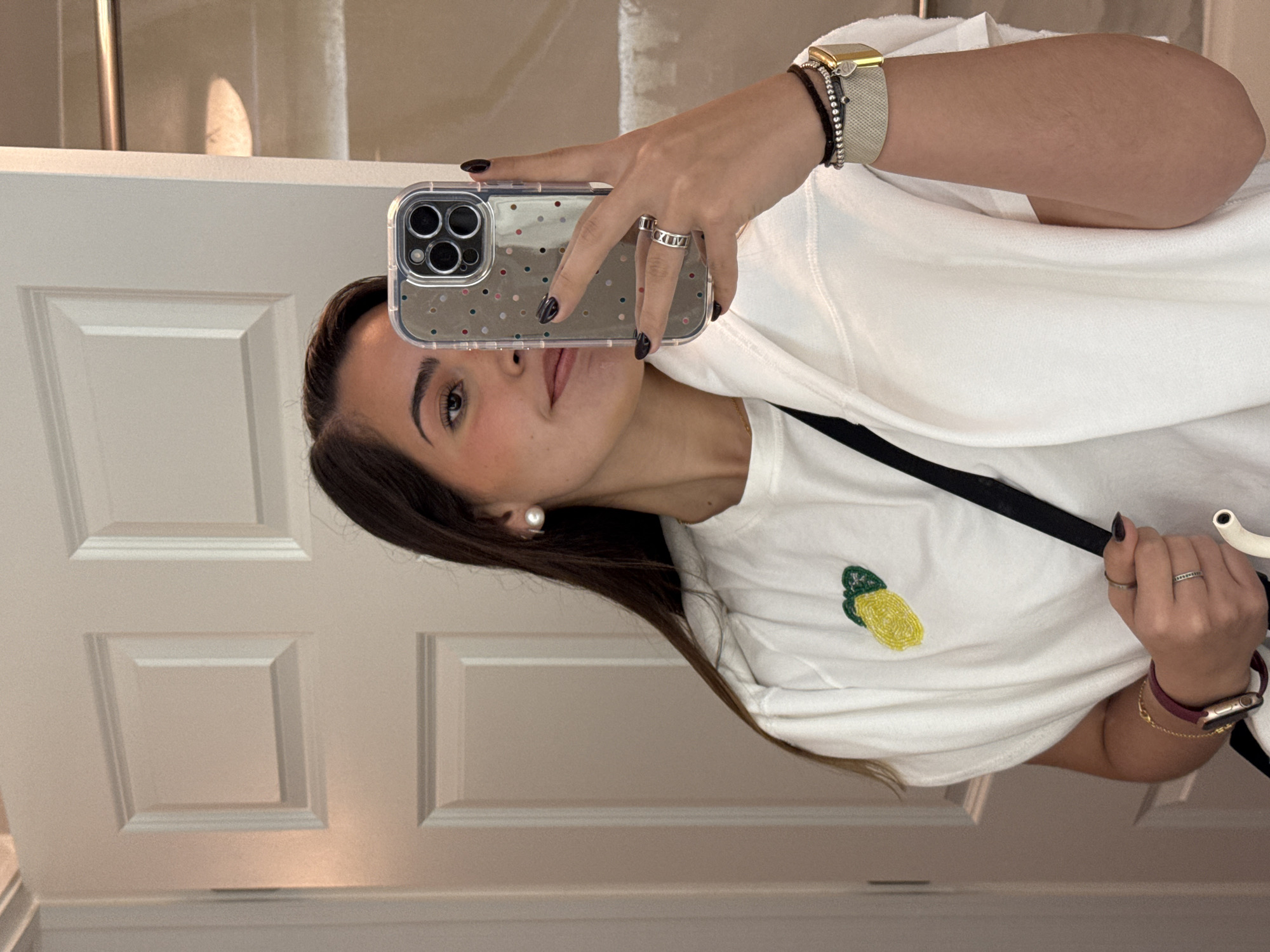 Woman documents afternoon selfie session across San Antonio locations