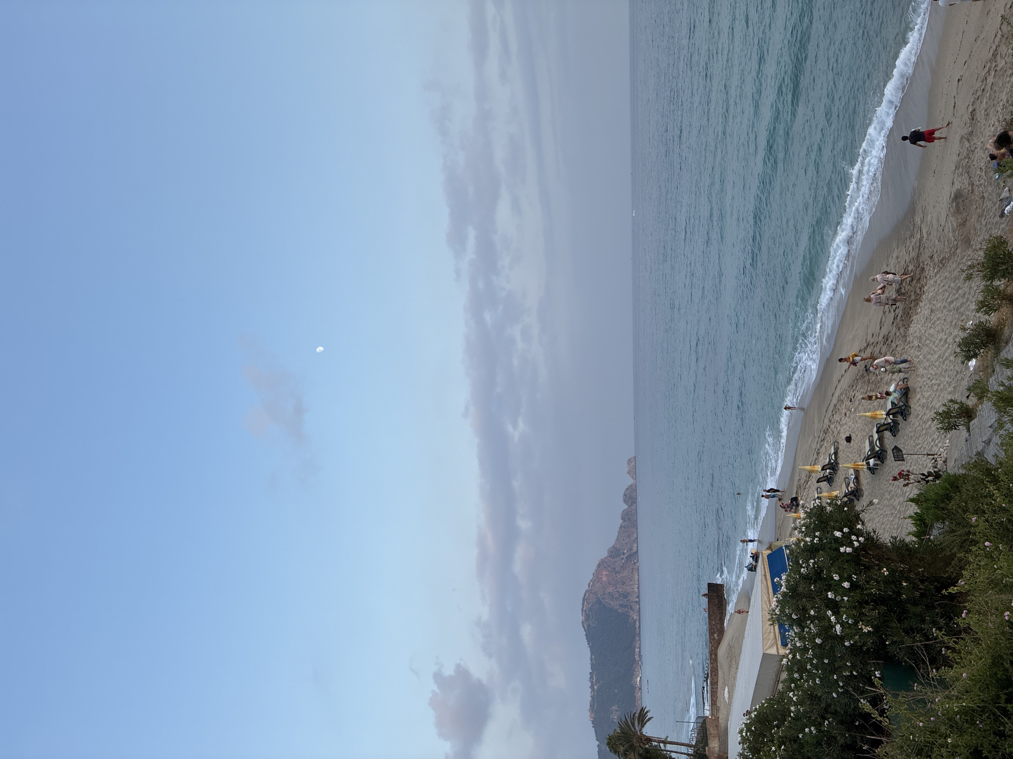 Beach ceremony and coastal portraits at dusk in Alanya