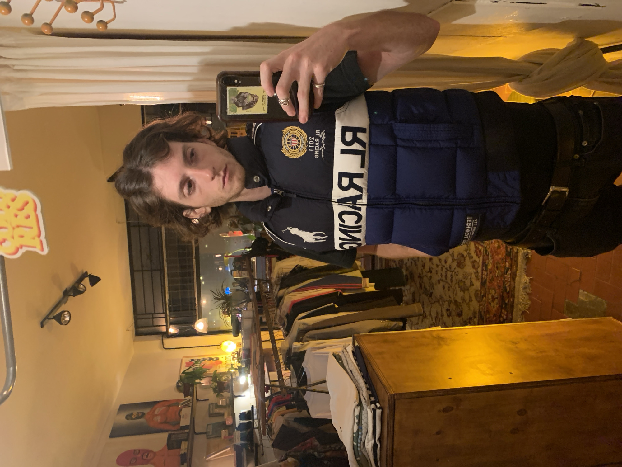 Man takes mirror selfie in Buenos Aires
