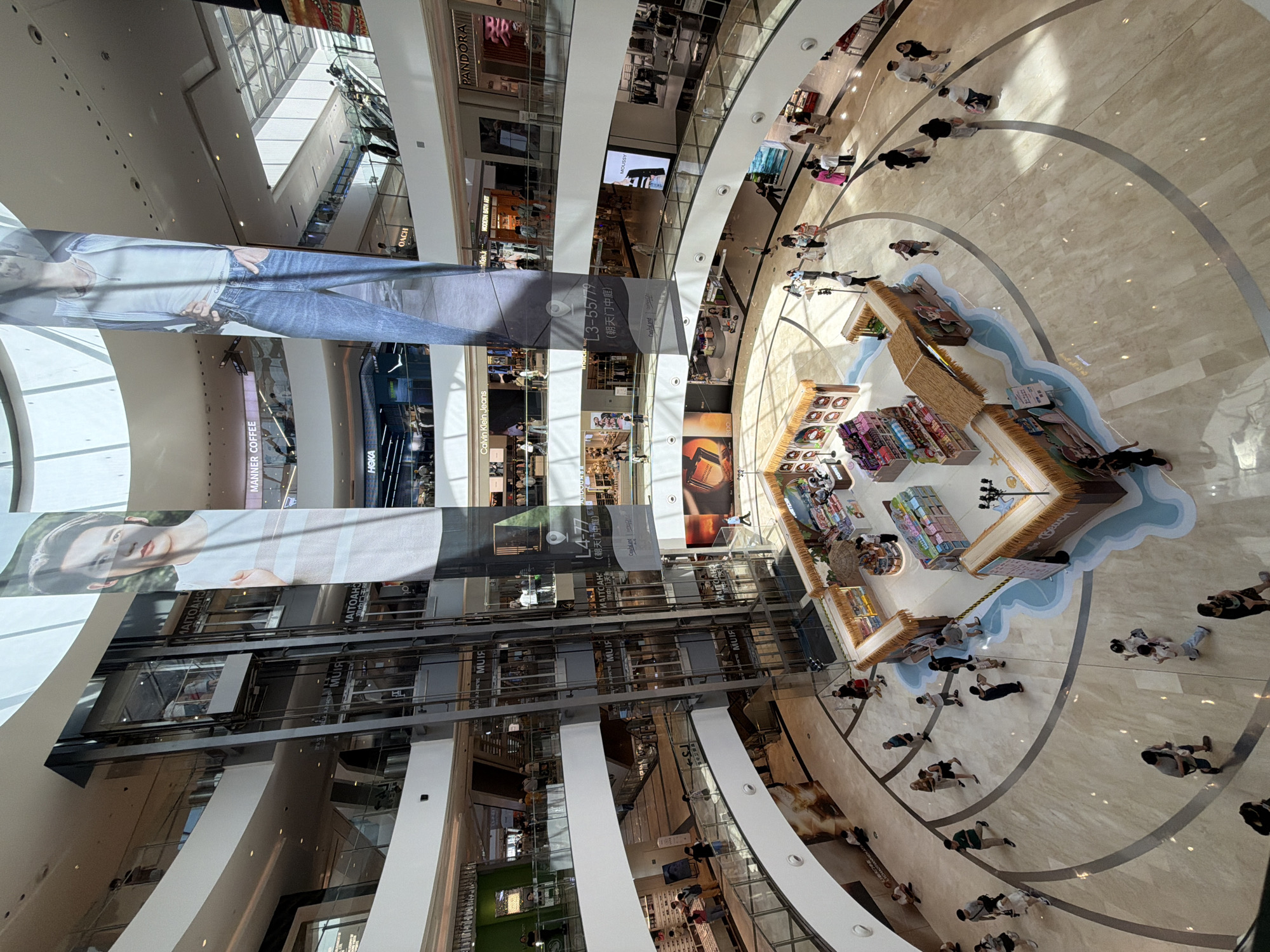 Sunday morning activity inside a Yuzhong District shopping mall