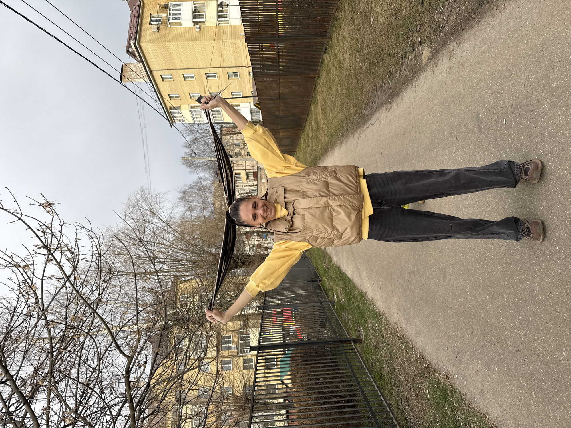 Woman poses for personal photo session in Rusanovo