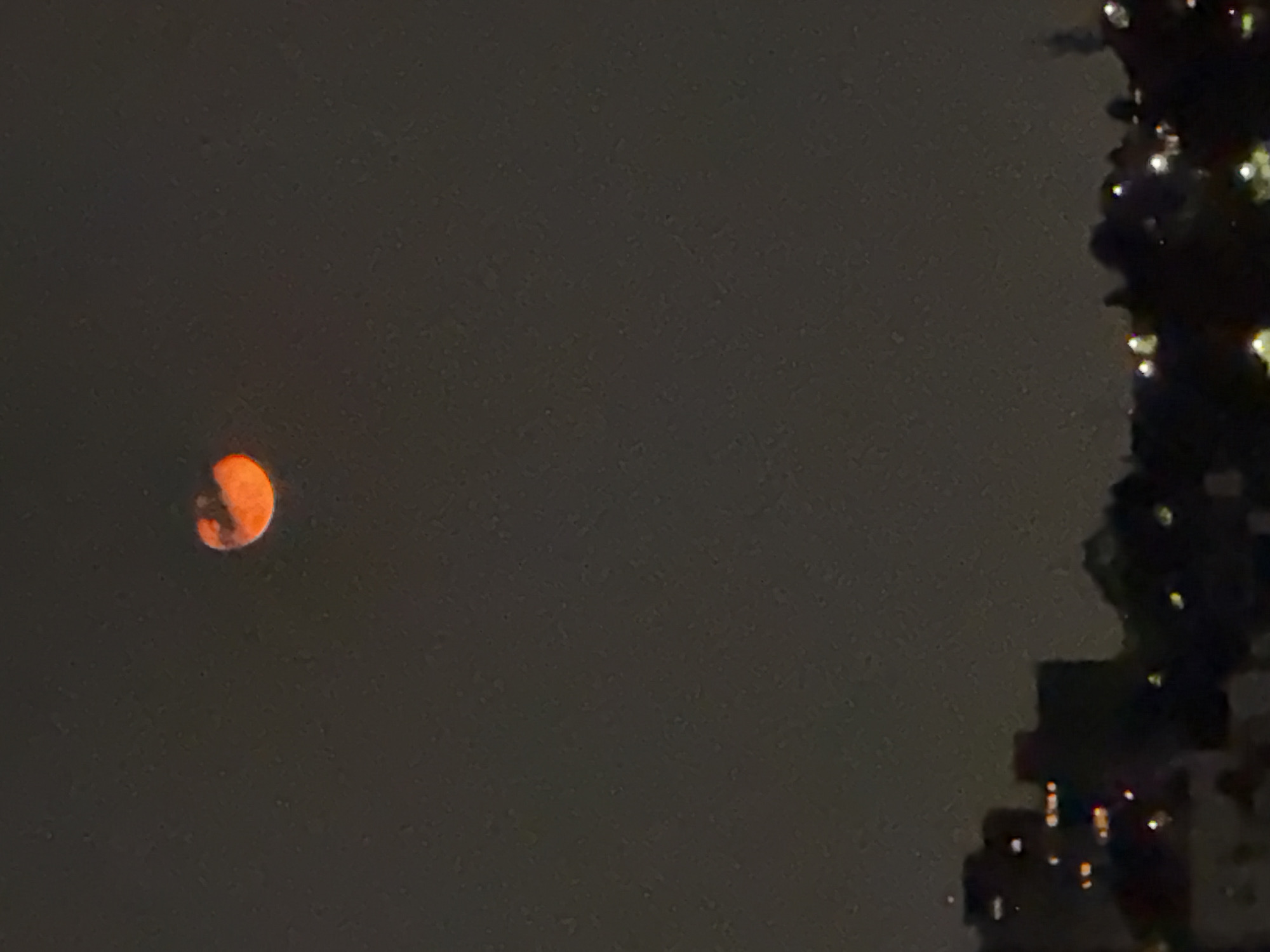 Red moon observed over Huixquilucan de Degollado, Mexico