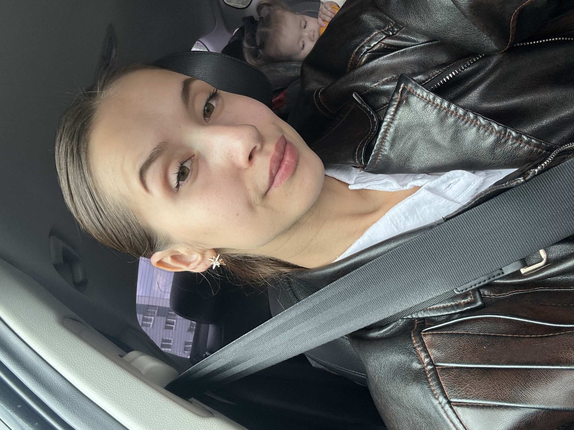 Woman documents early morning moment in Yekaterinburg with selfies