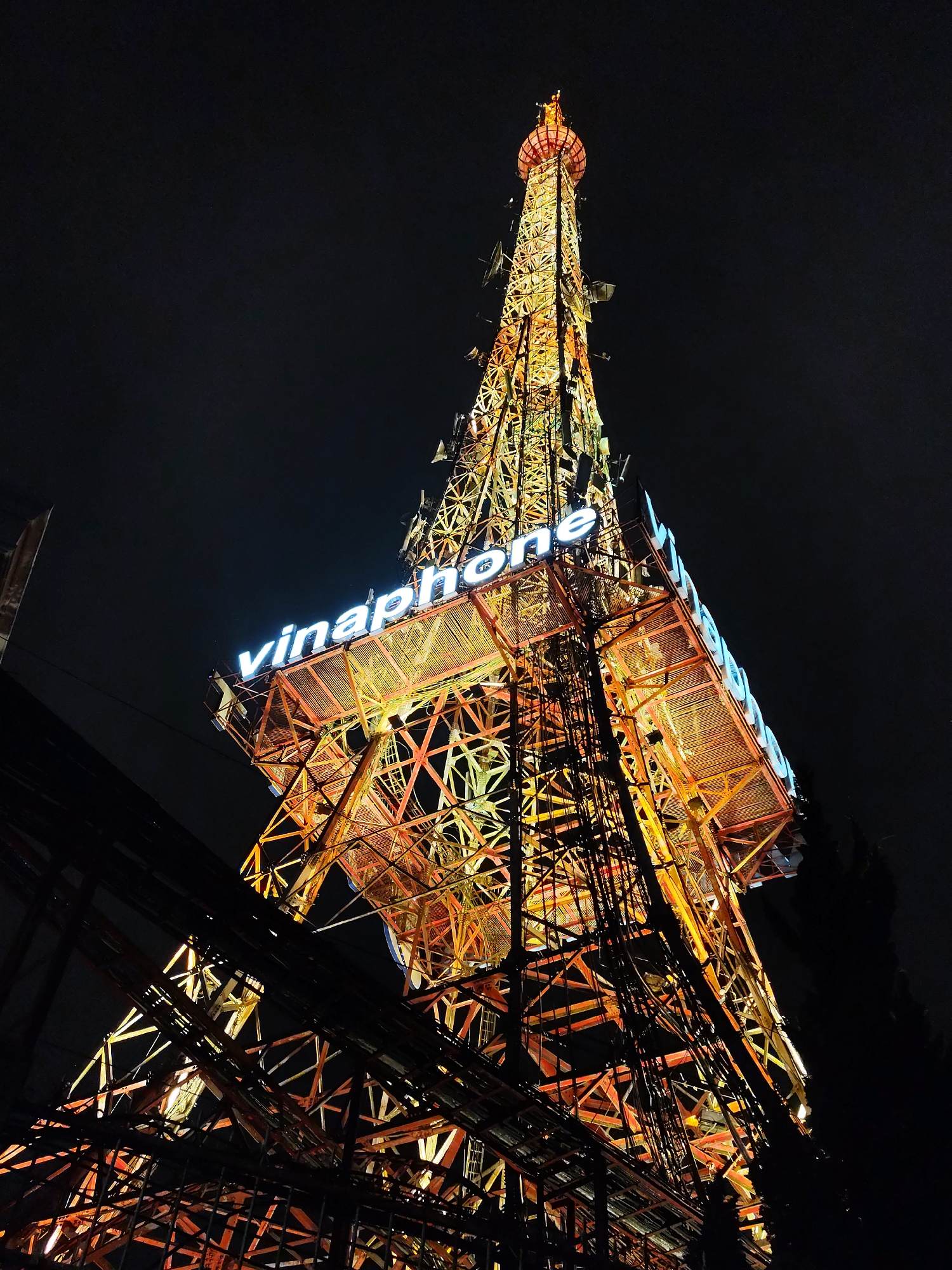 Da Lat's illuminated VinaPhone tower and parks documented during midday