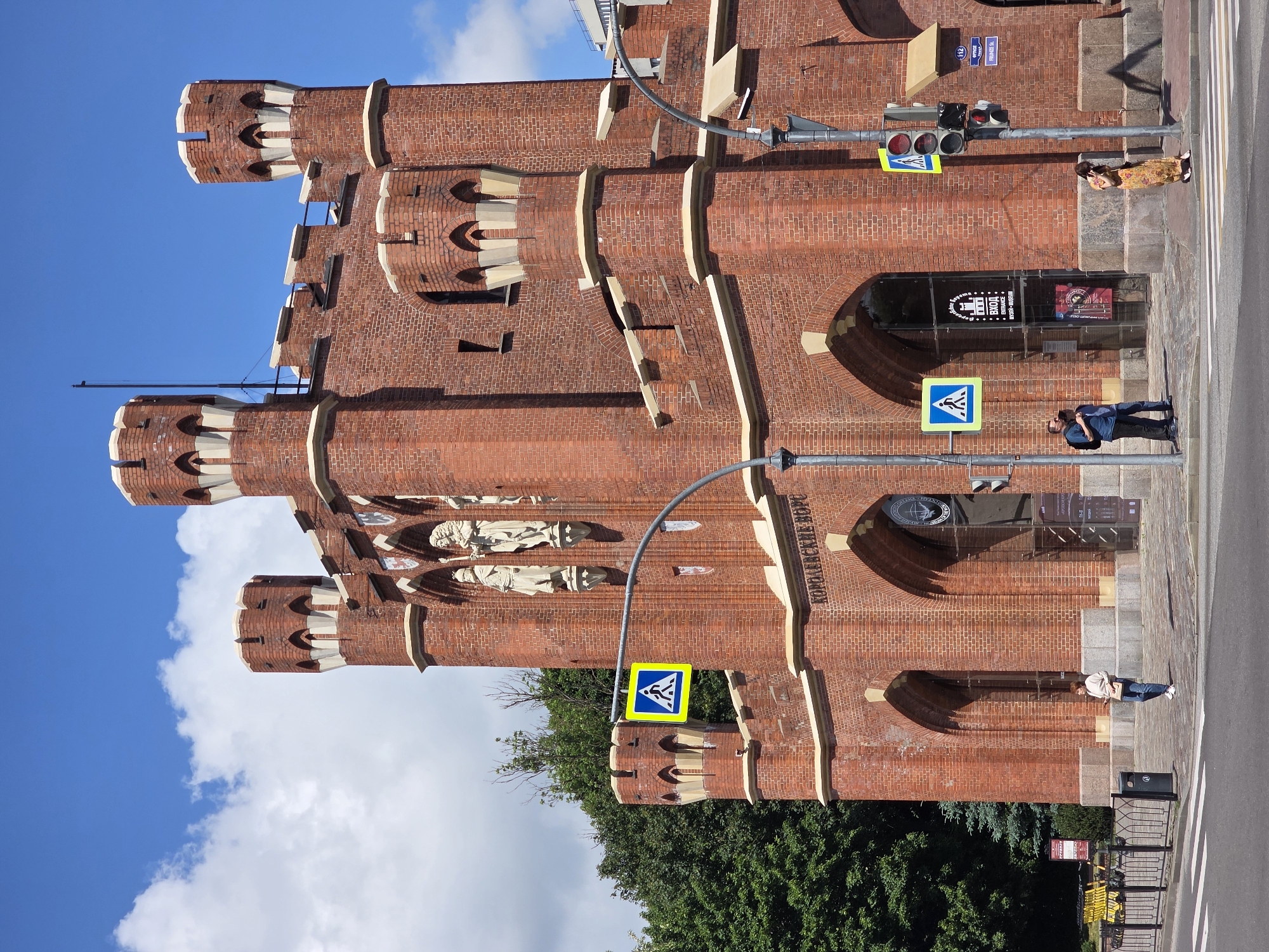 Historic Royal Gate documented in Kaliningrad under clear skies