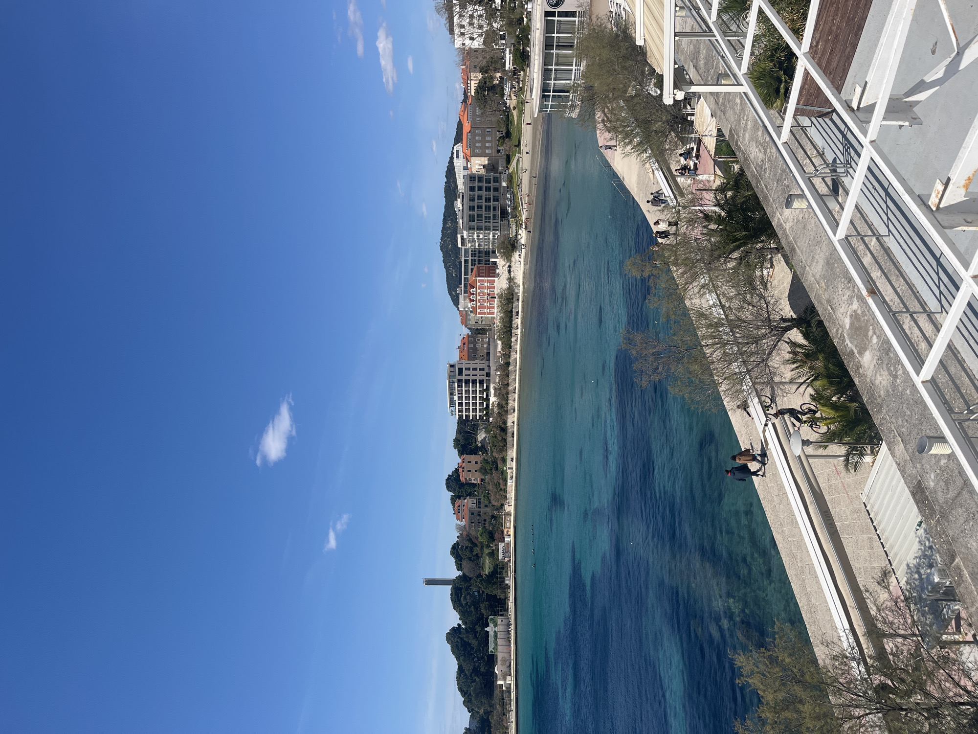 Clear skies over Split coastline captured by witnesses