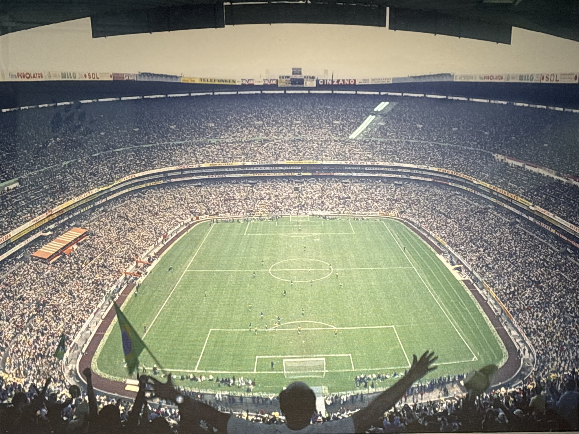 Early morning activities documented at Mexico City venues
