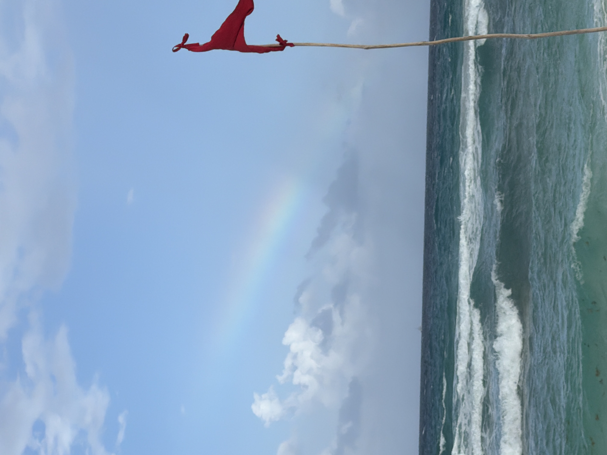 Red warning flag spotted on Cancún beach amid rainbow