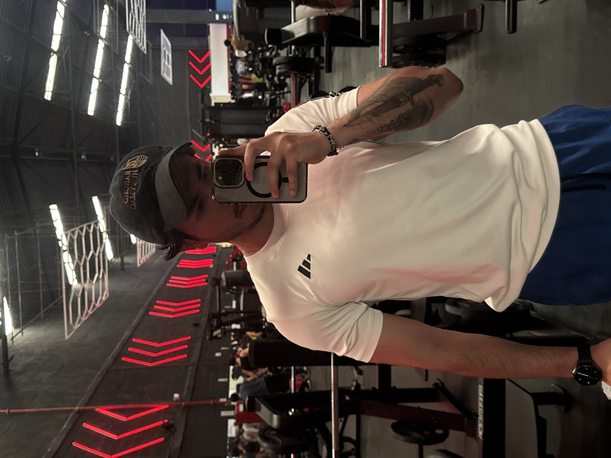 Man Takes Multiple Selfies at Puebla Gym