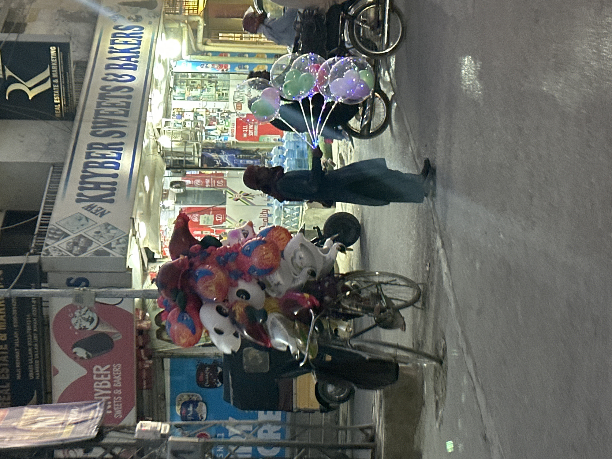 Street vendors and loaded motorcycle spotted in Quetta
