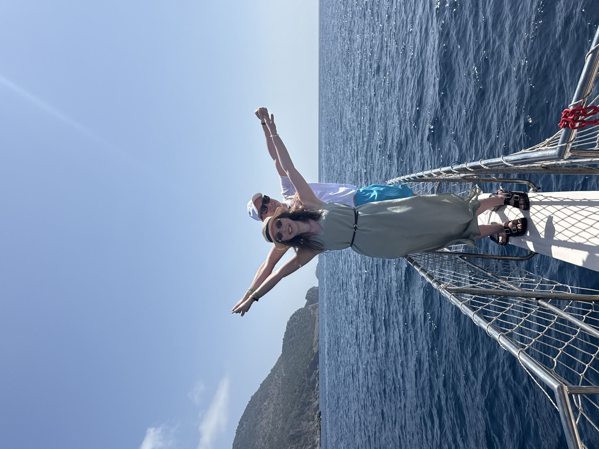 Couple recreates Titanic pose on boat off Turkish coast