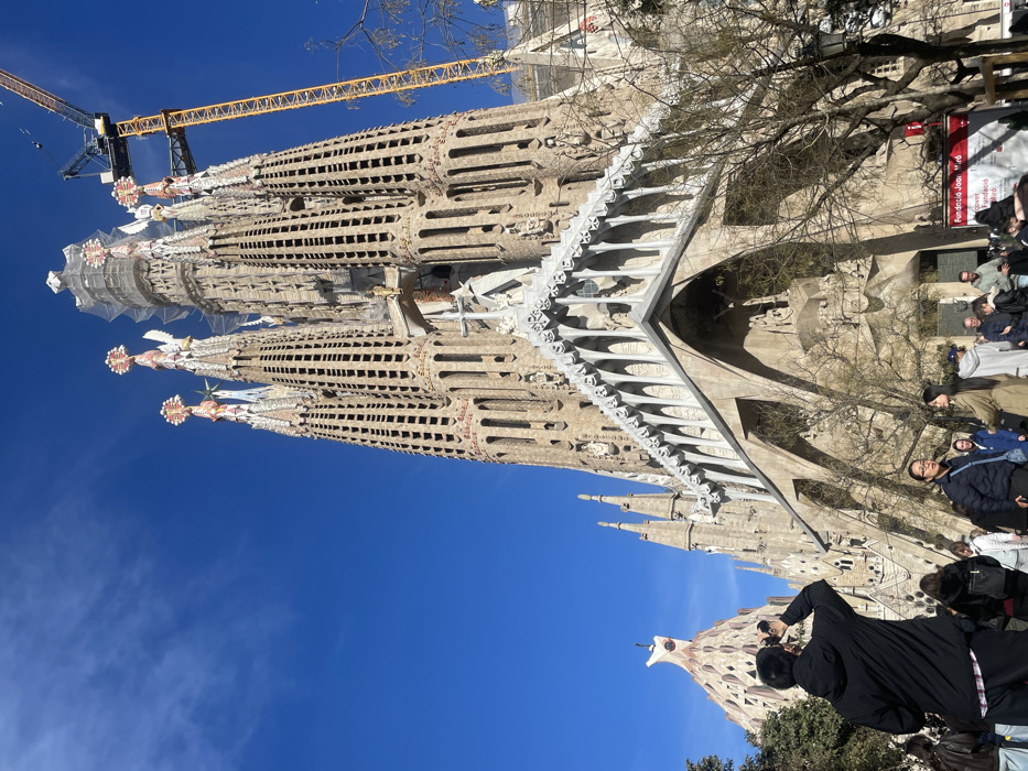 Tourist visits Barcelona's Sagrada Familia, sings on subway