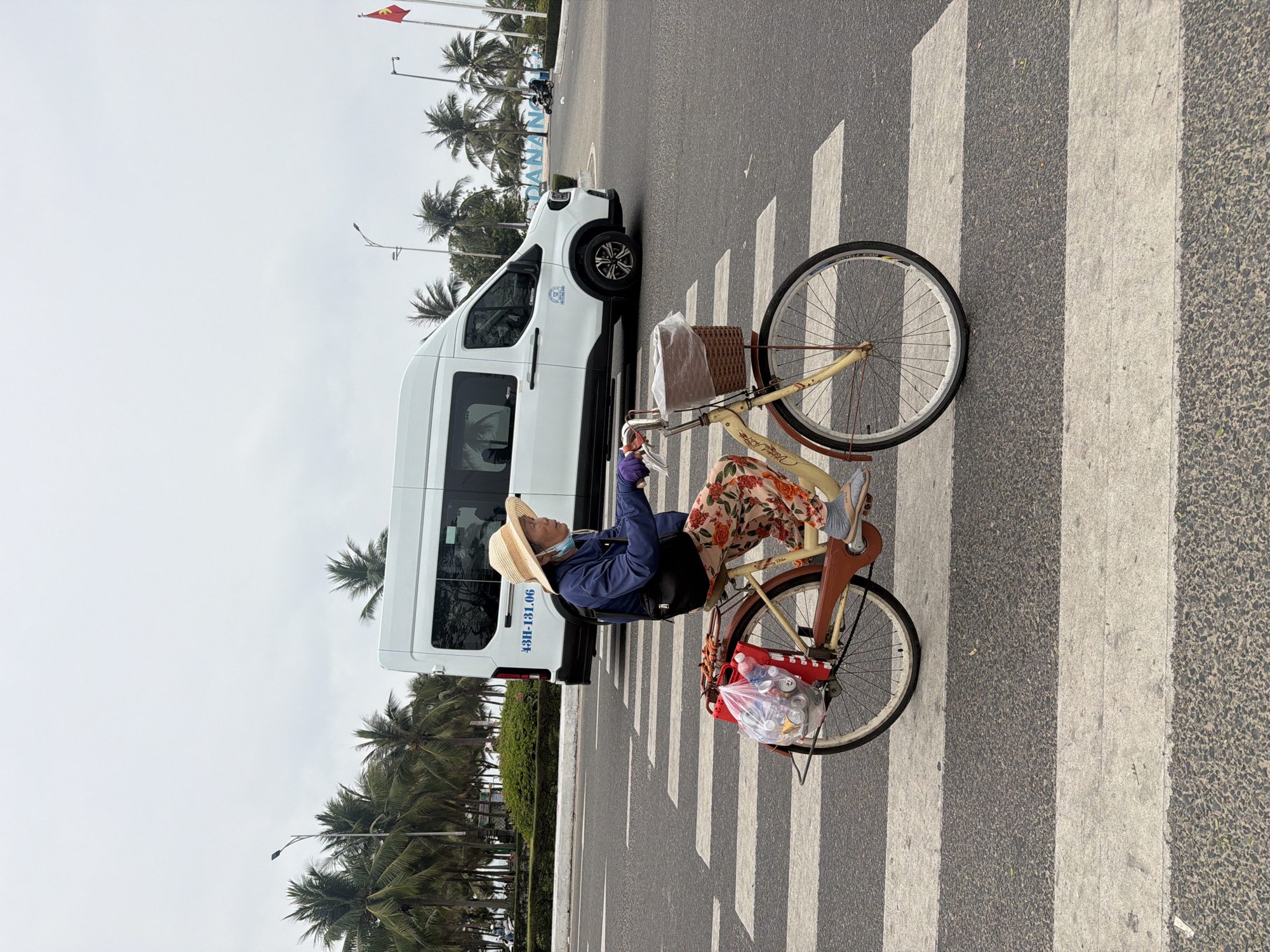 Morning street life captured in Đà Nẵng