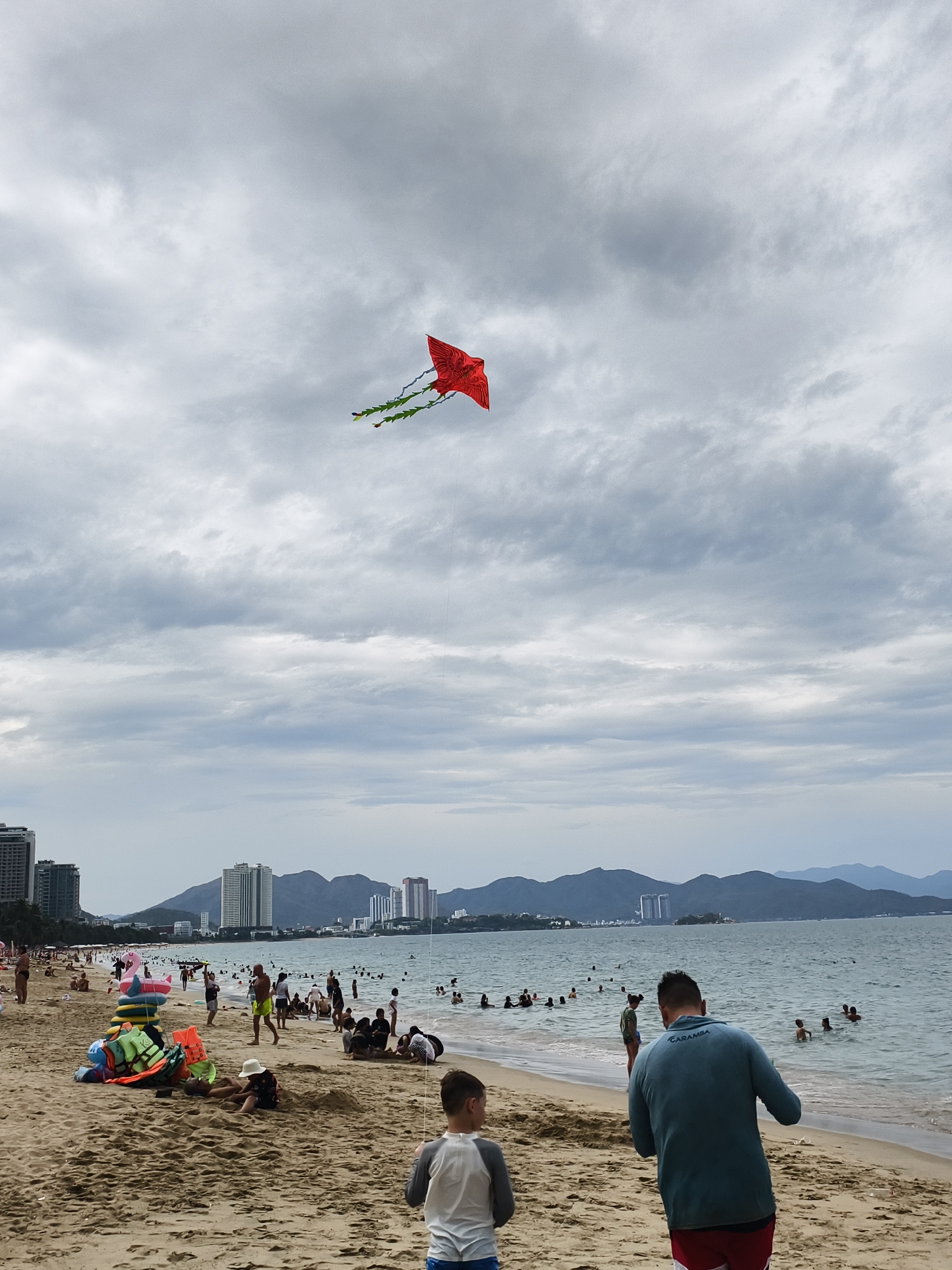 Overcast morning beach scenes with kite flying documented