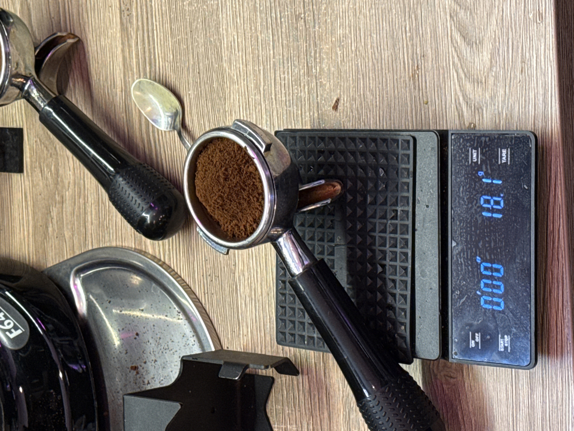 Espresso dialed in: grinding, dosing, and tamping in Moscow