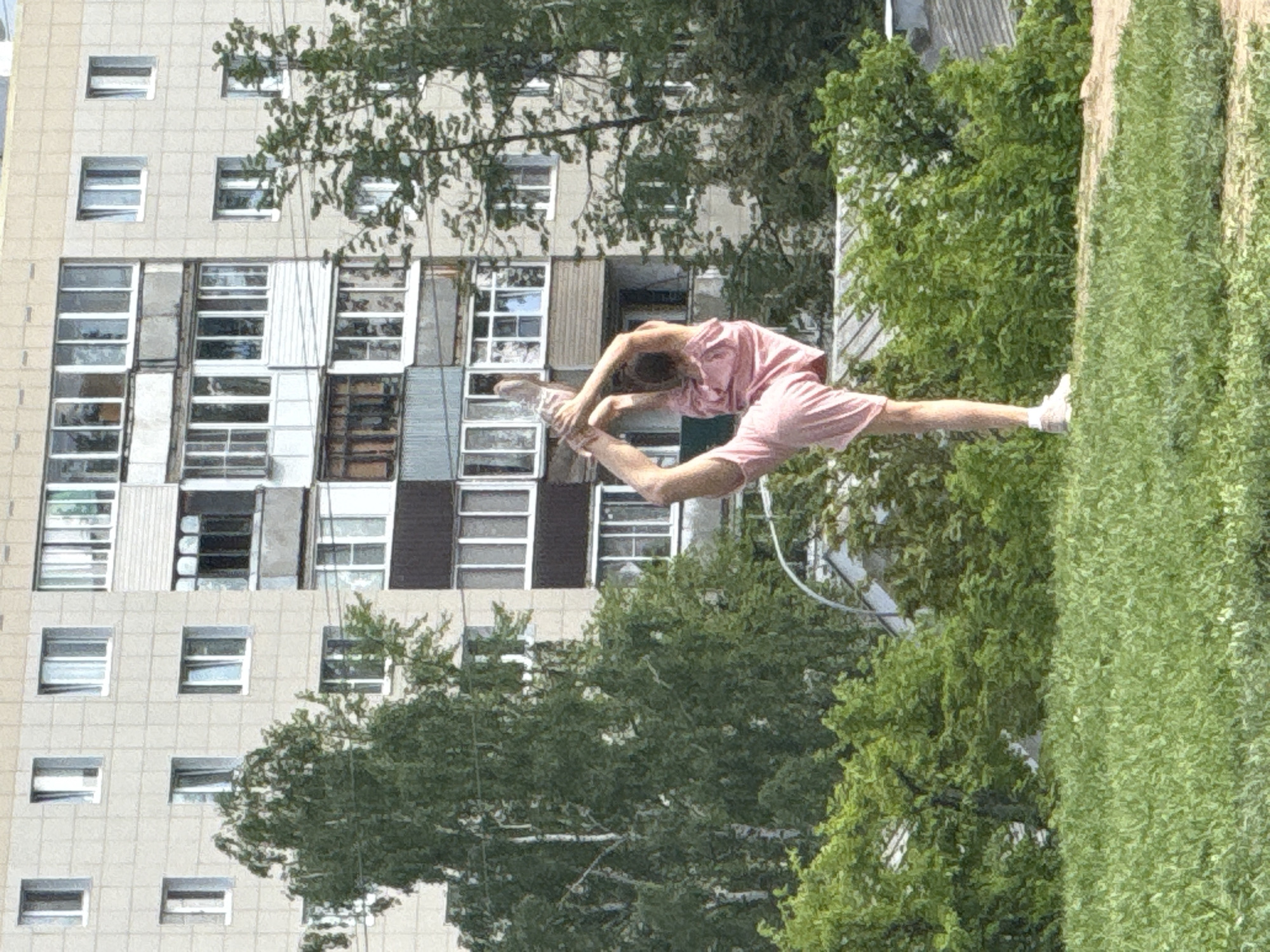 Weekend leisure moments documented across Dmitrov town squares