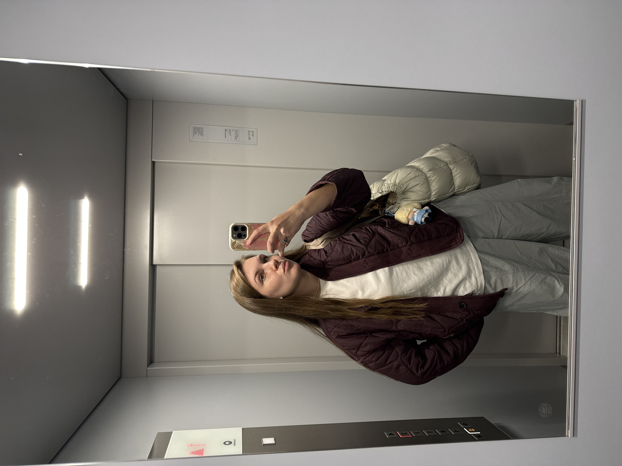 Woman Takes Mirror Selfie in Belgrade Elevator
