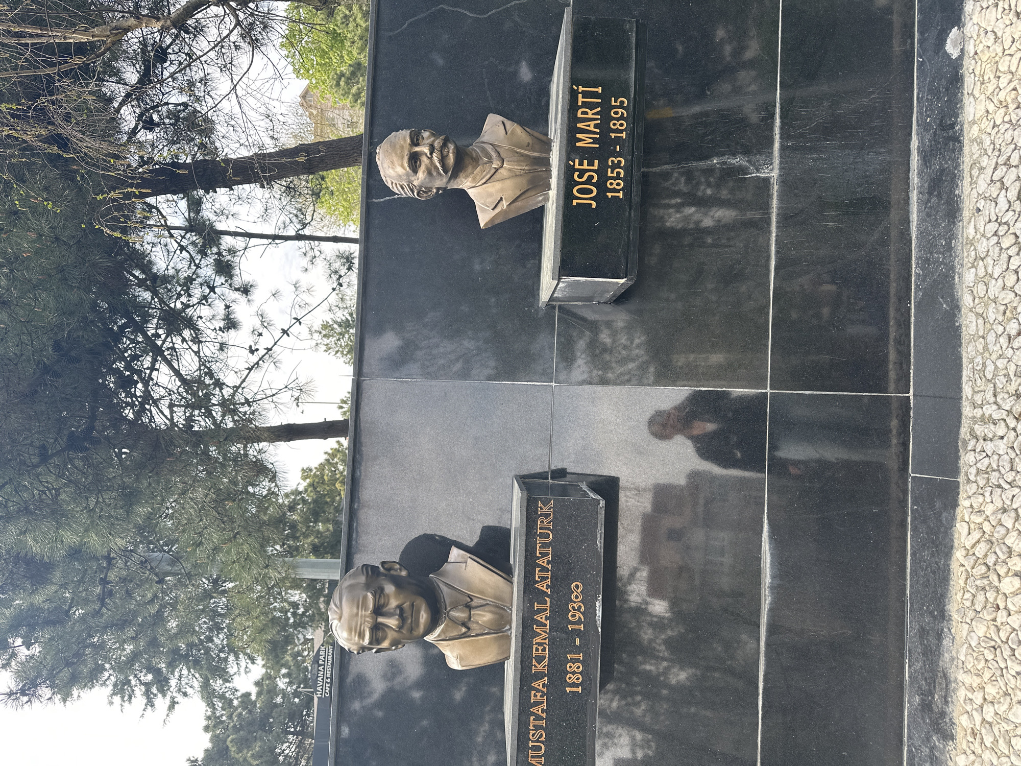 Bronze monument busts documented in Esenyurt green space
