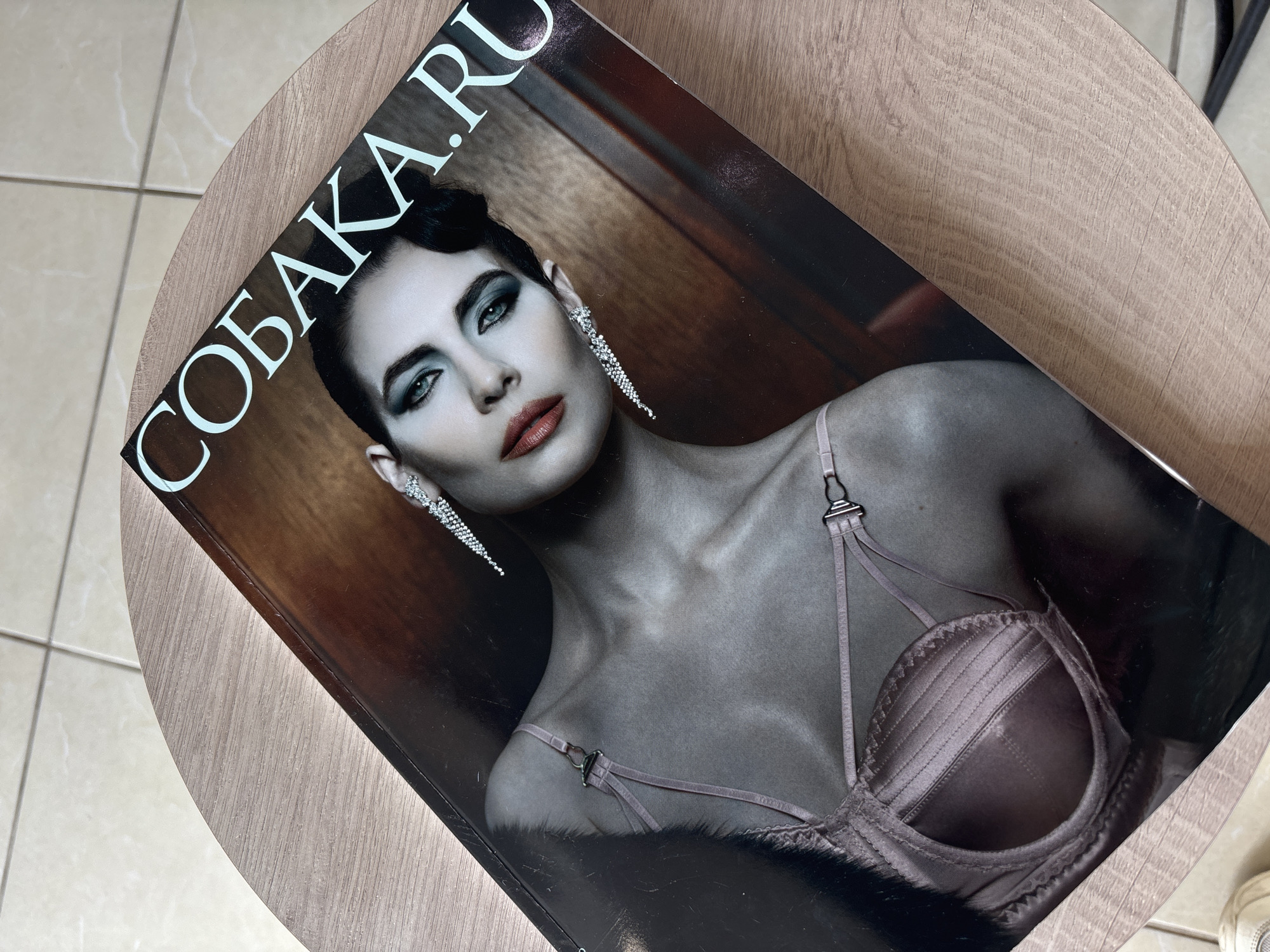 Fashion photographs documented in Vsevolozhsk within one-minute span