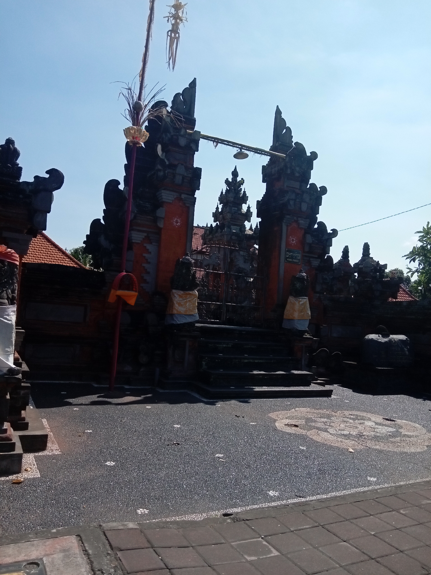 Temple gate and public building in Blahbatuh, Bali