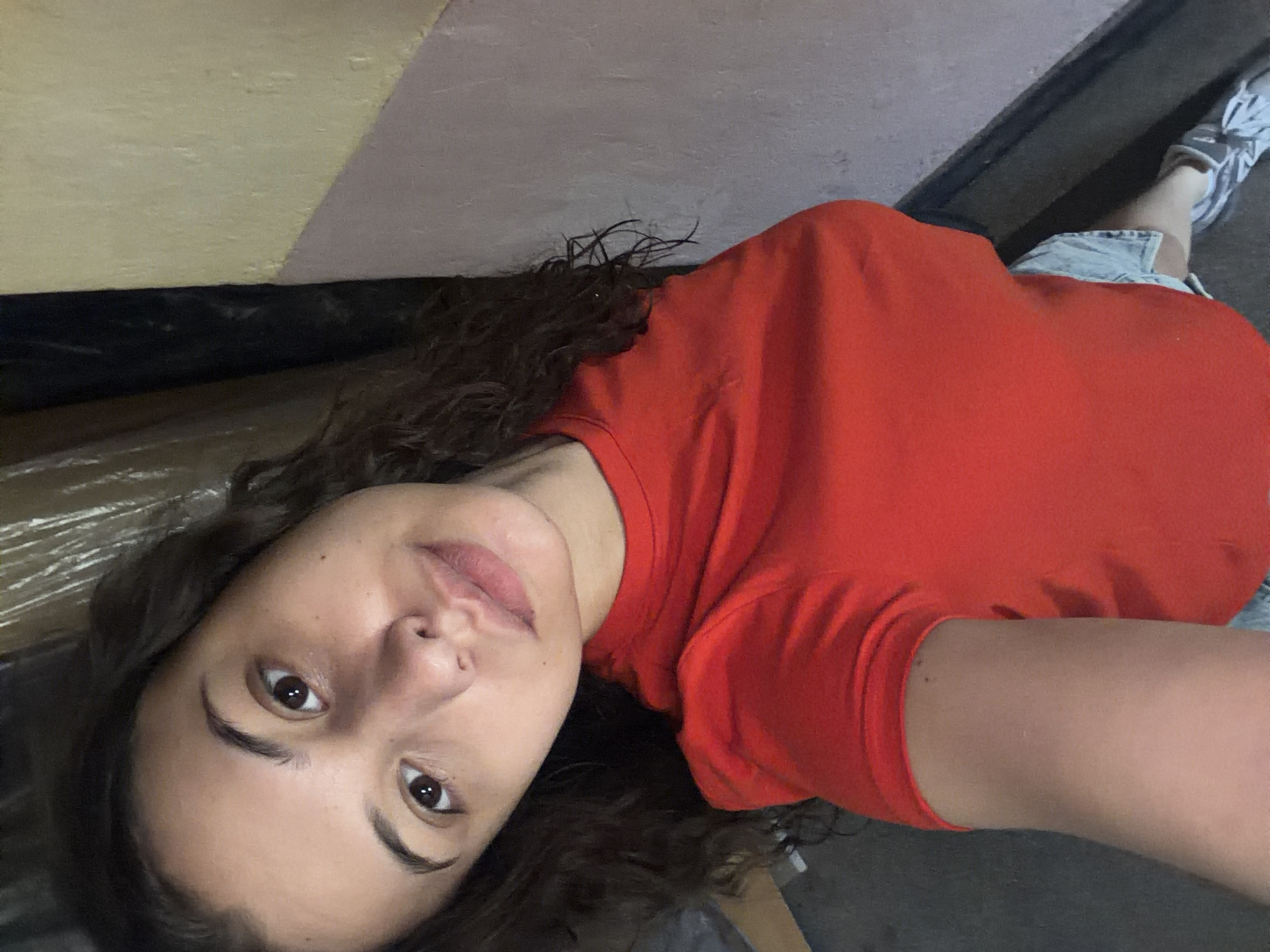 Woman documents morning routine from bedroom selfies to driving