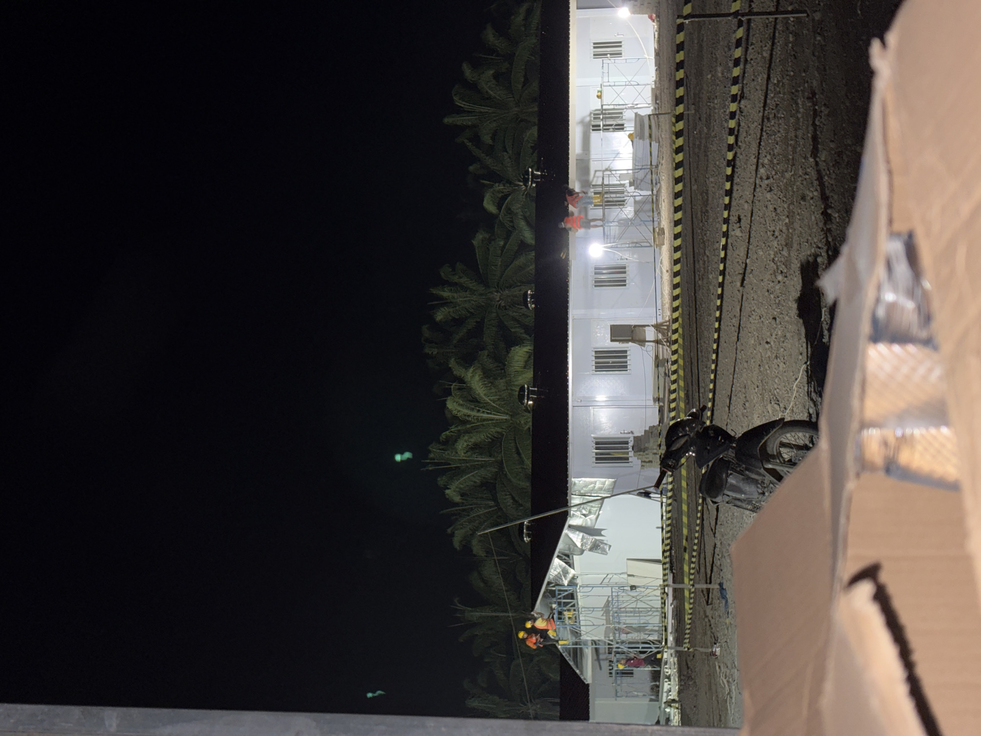 Night construction work continues at Simpangempat building site