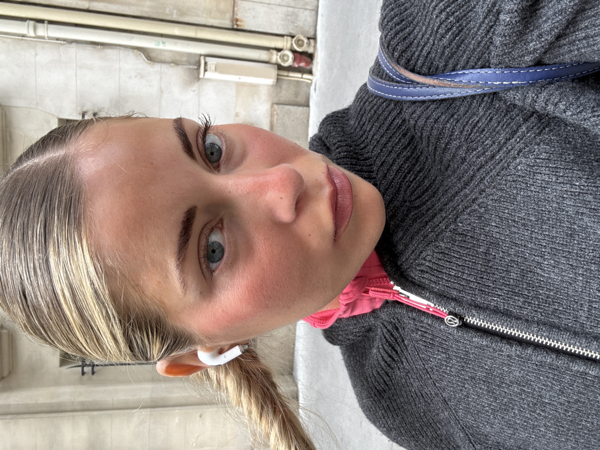 Woman documents daily routine through selfies in Paris