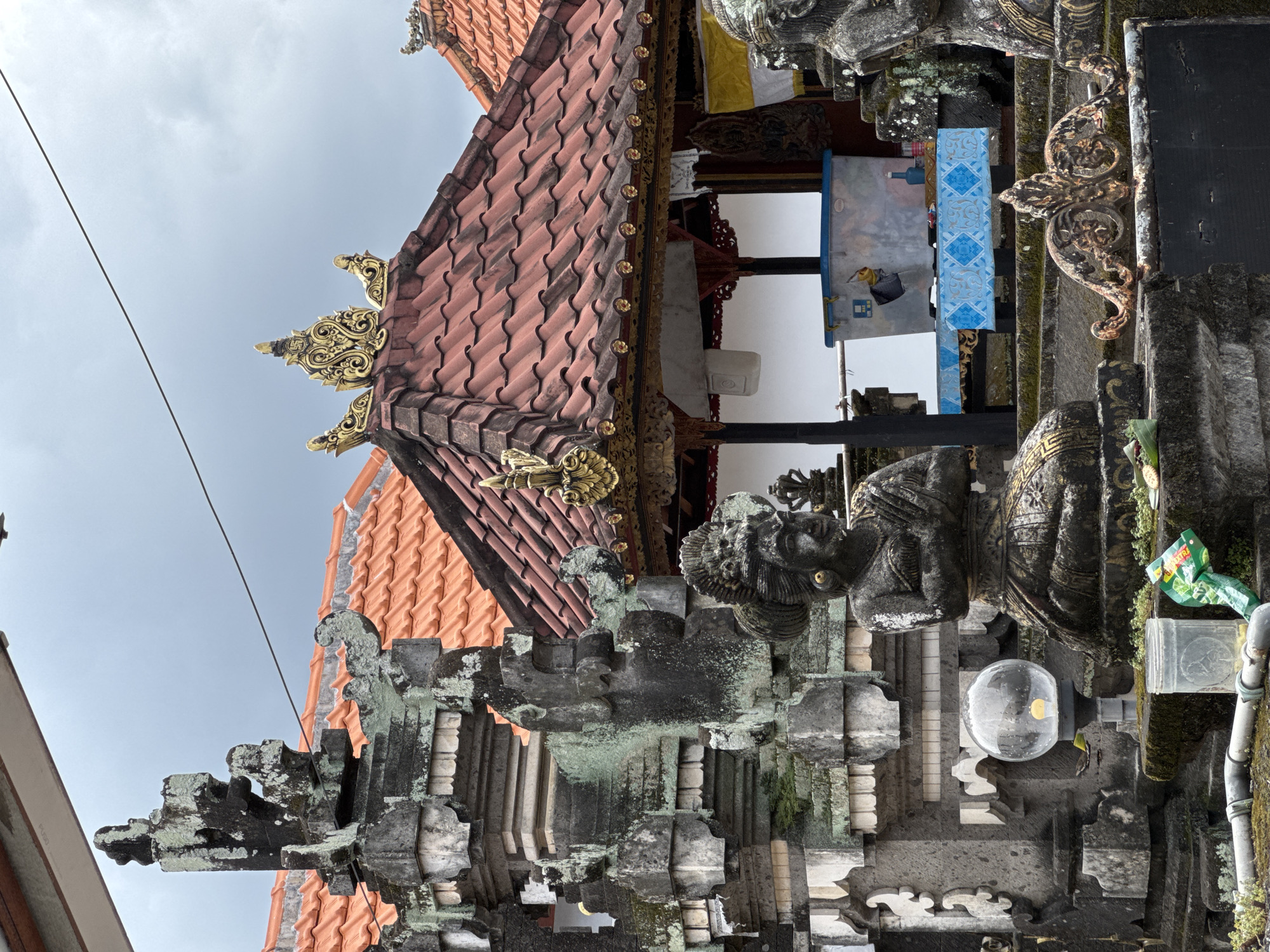 Morning scenes documented across North Kuta's temples and streets