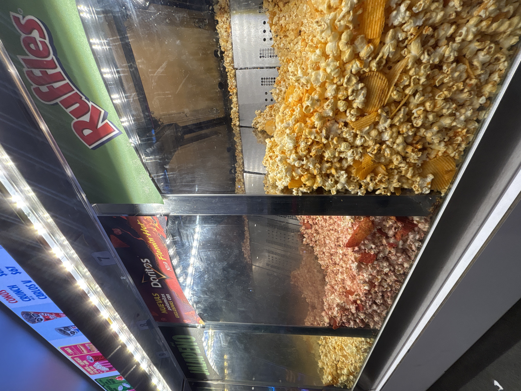 Late-night visit to Mexican shopping complex documented by witness