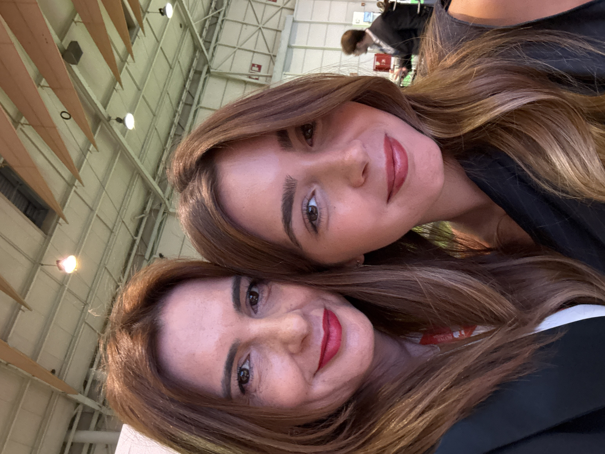 Ham carving demonstration draws selfie-taking attendees in Loures