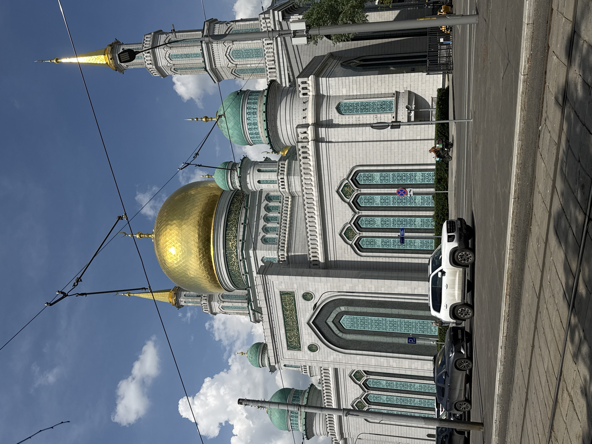 Moscow Cathedral Mosque photographed from street level on sunny day
