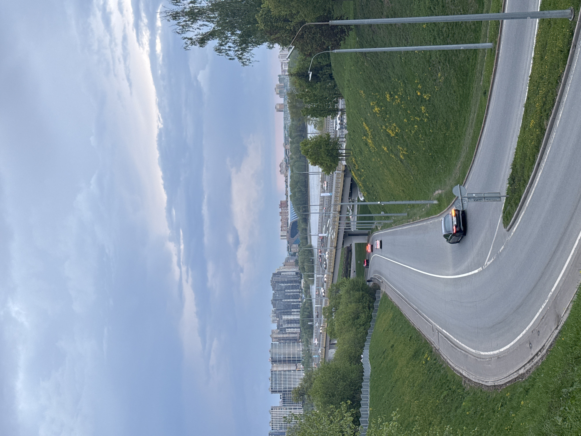 Kazan roadway and Tatar love sign documented by witness