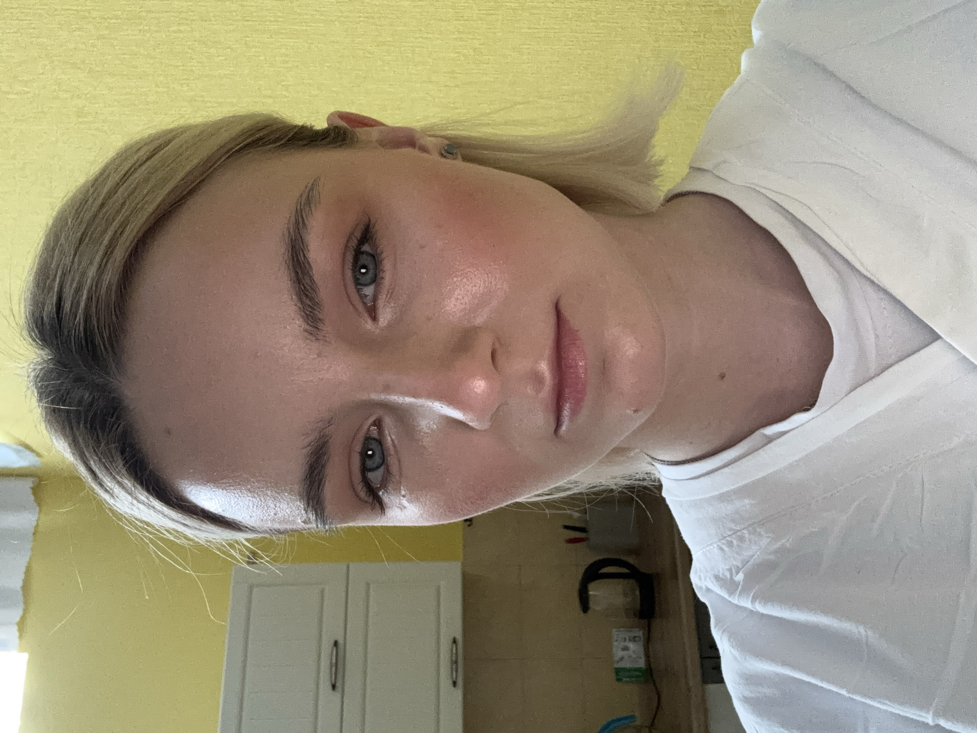 Woman photographed multiple times in Saint Petersburg early morning
