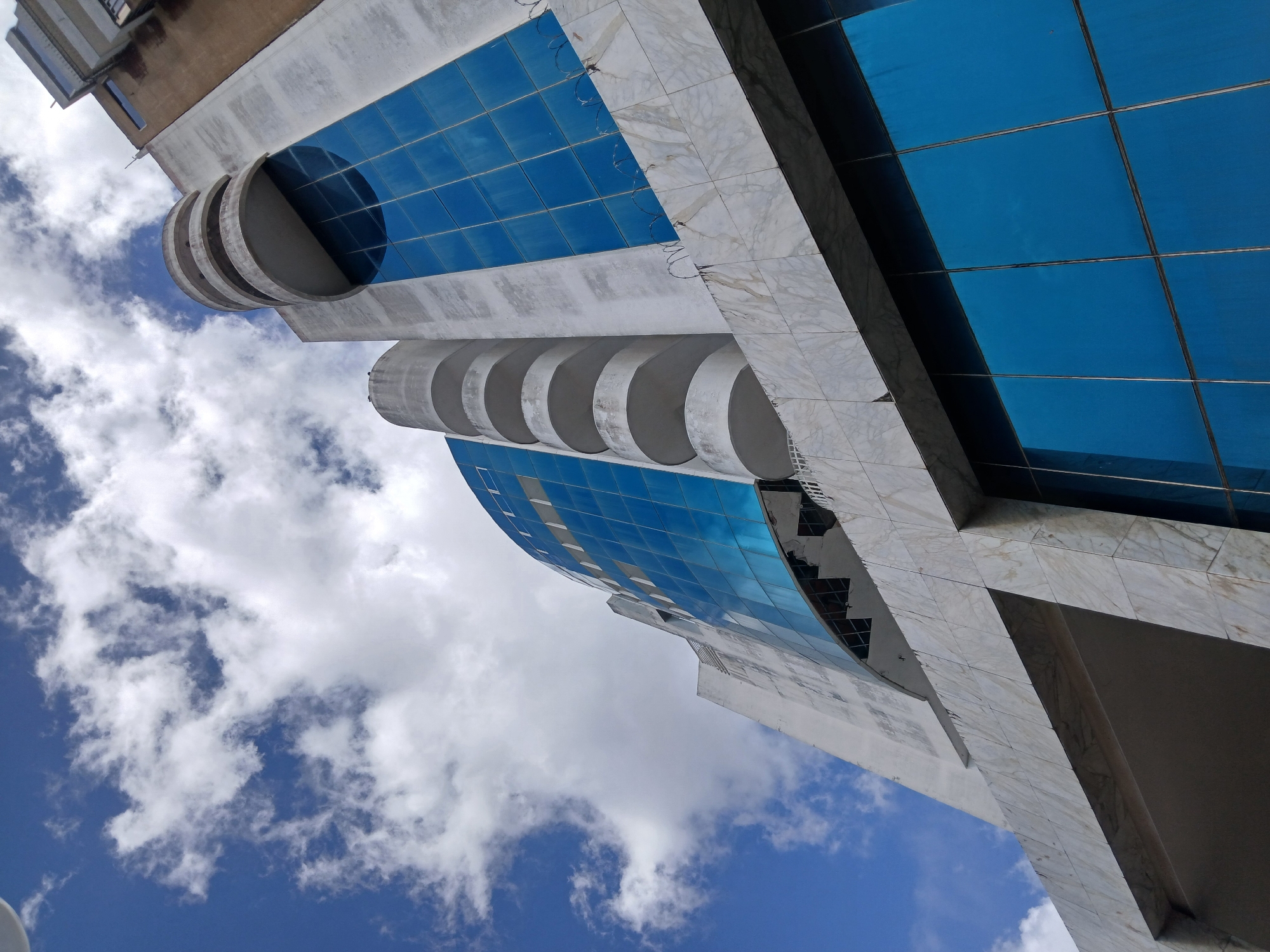 Street-level details around a modern plaza in Puerto Ordaz