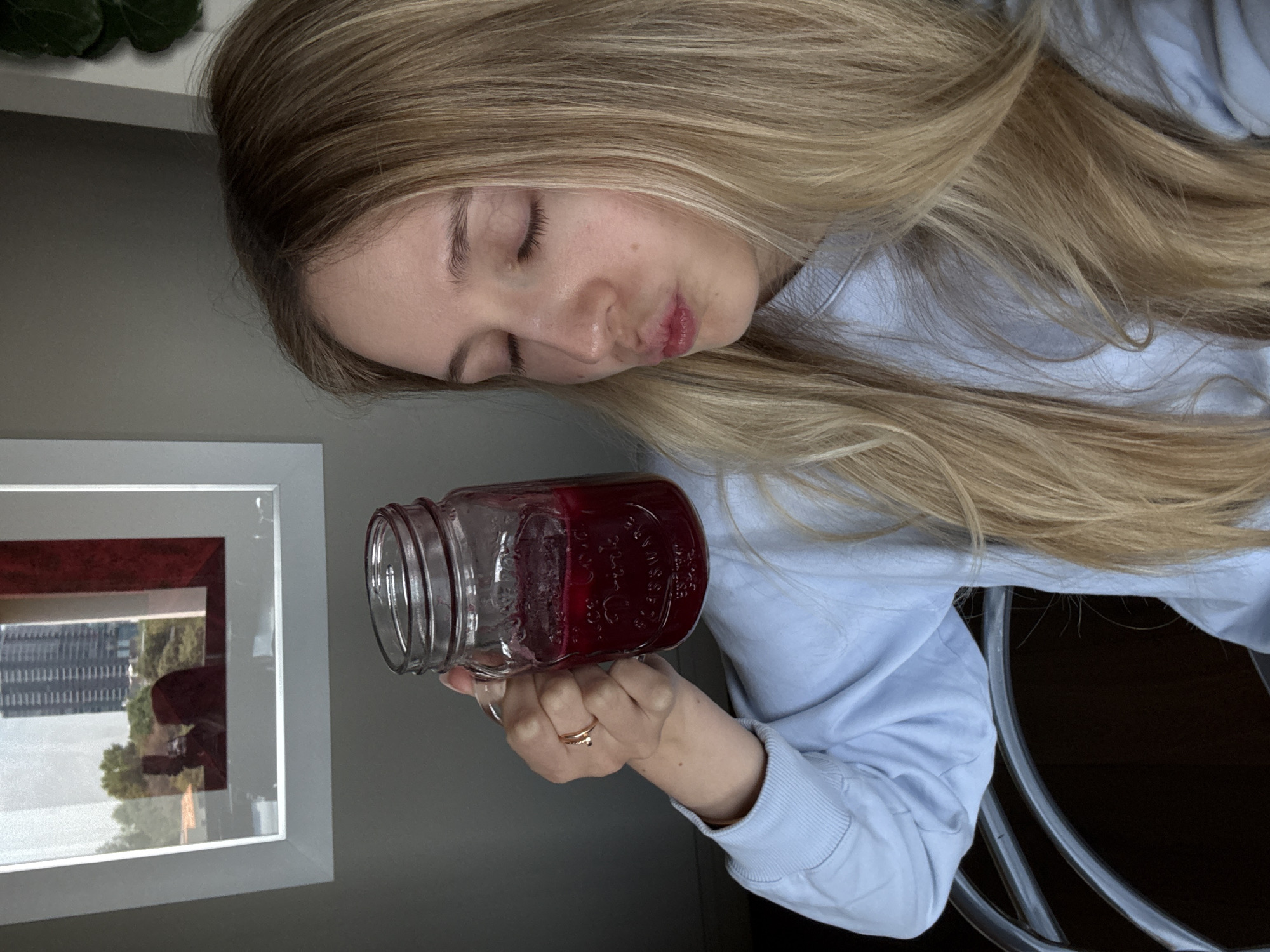 Woman with mysterious red liquid photographed in Mexico City