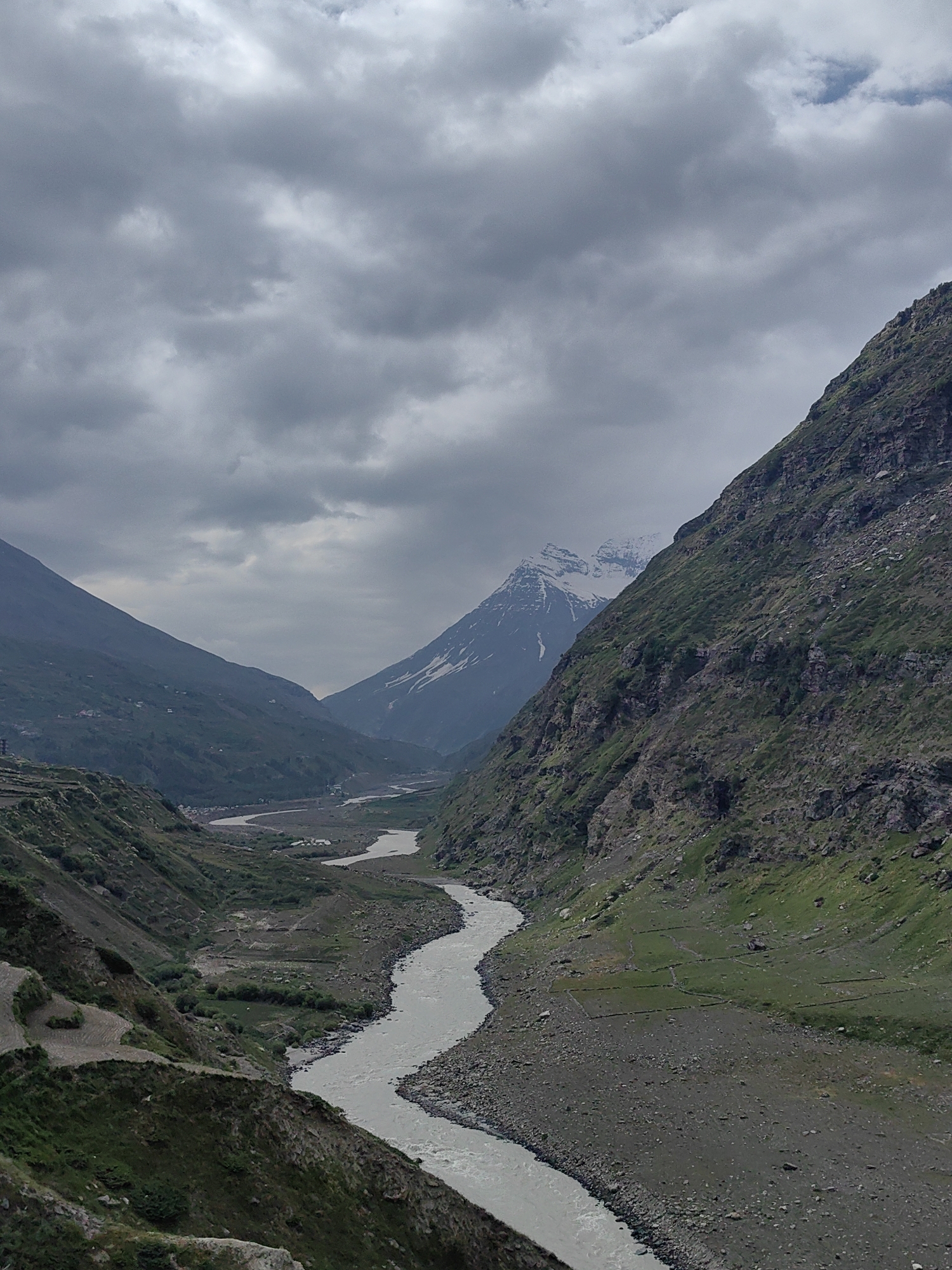 On the road through Sissu's river valley and mountain passes