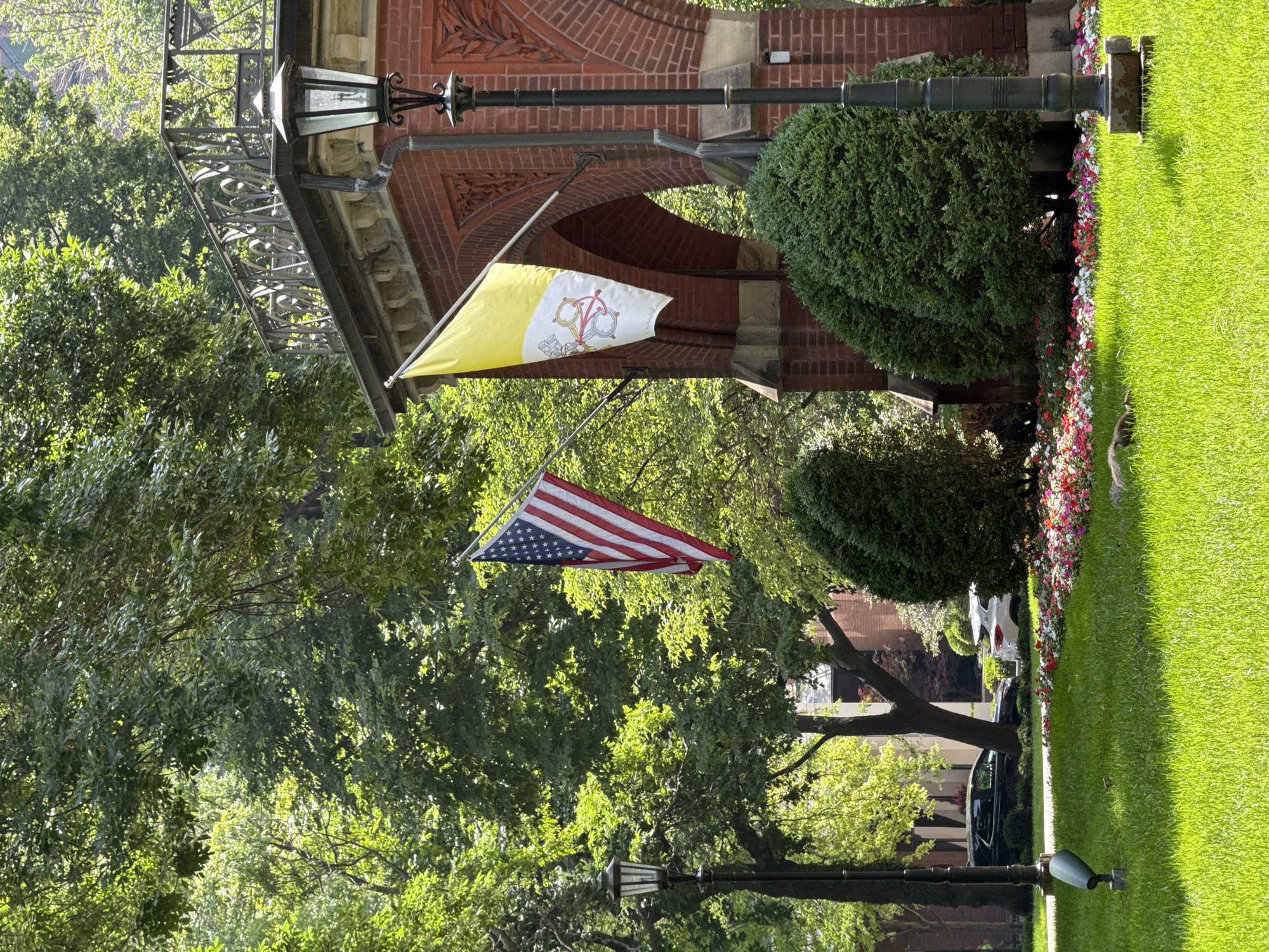 A summer afternoon stroll through Chicago's North Side